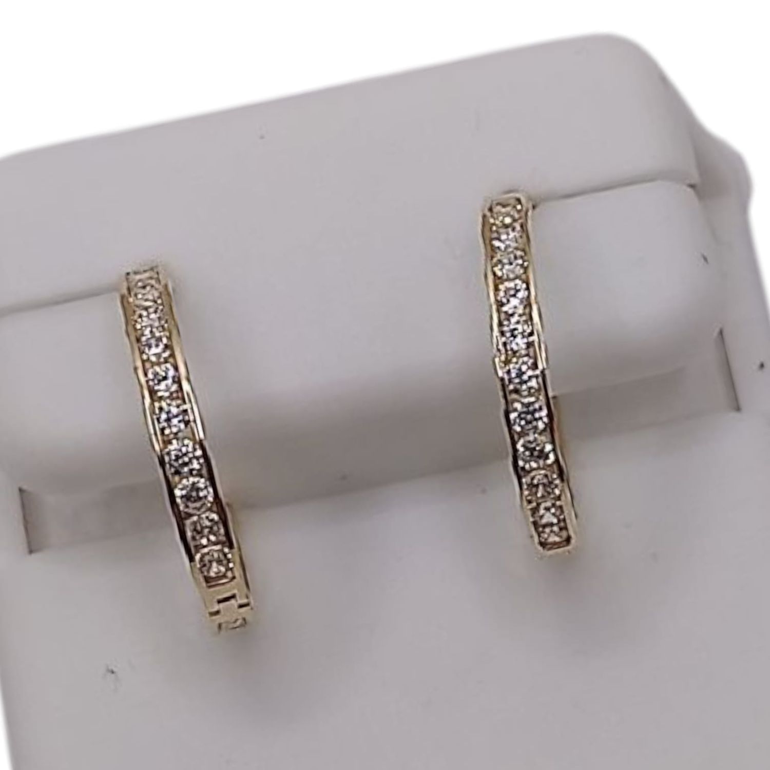 HUGGUI CON CZ BCA, 1.5 CM, ORO 10K