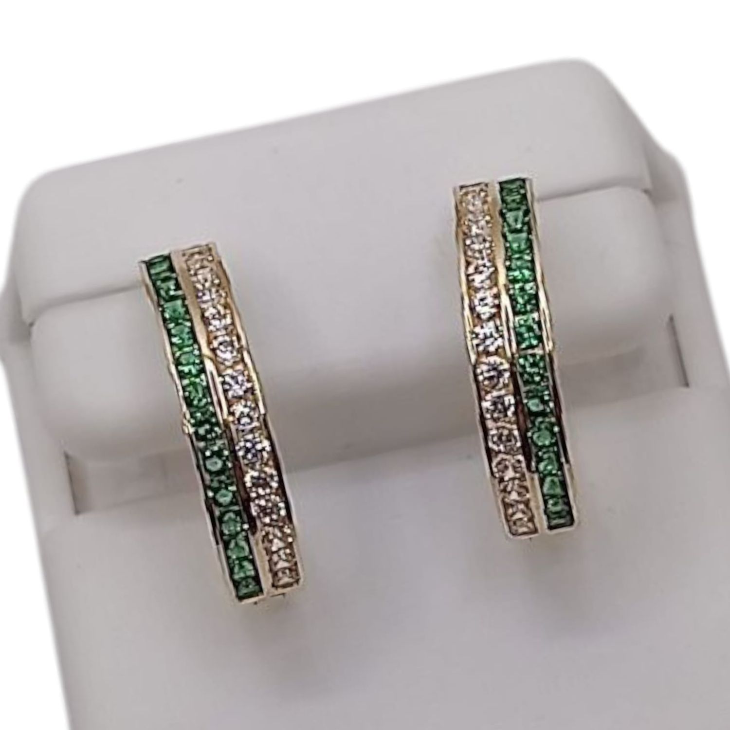 ARRACADA DOBLE CANAL FANCY CZ VERDE Y BCA 1.7 CM, ORO 10K