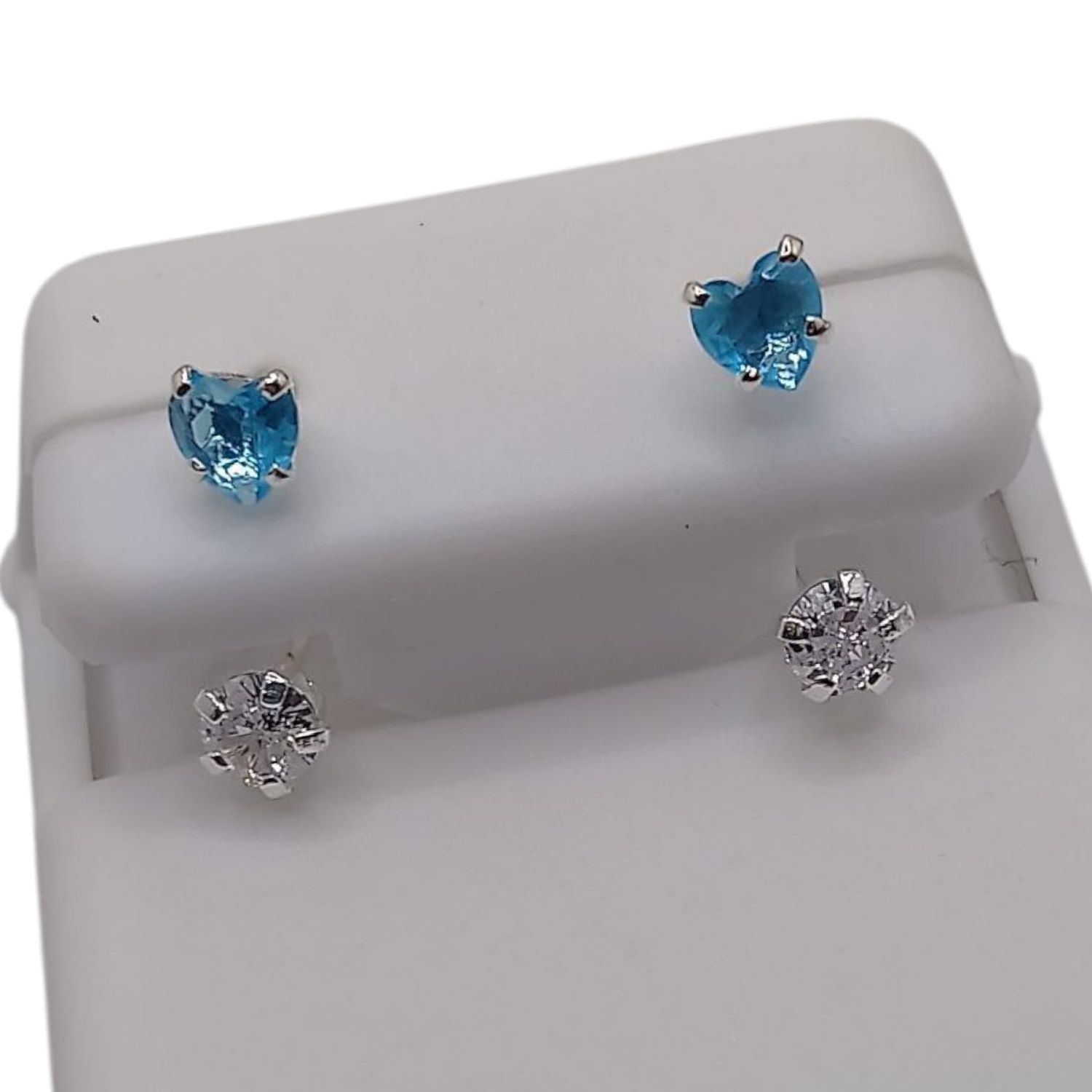 BROQUEL CURVO CORAZON CZ AZUL Y BCA, PLATA .925