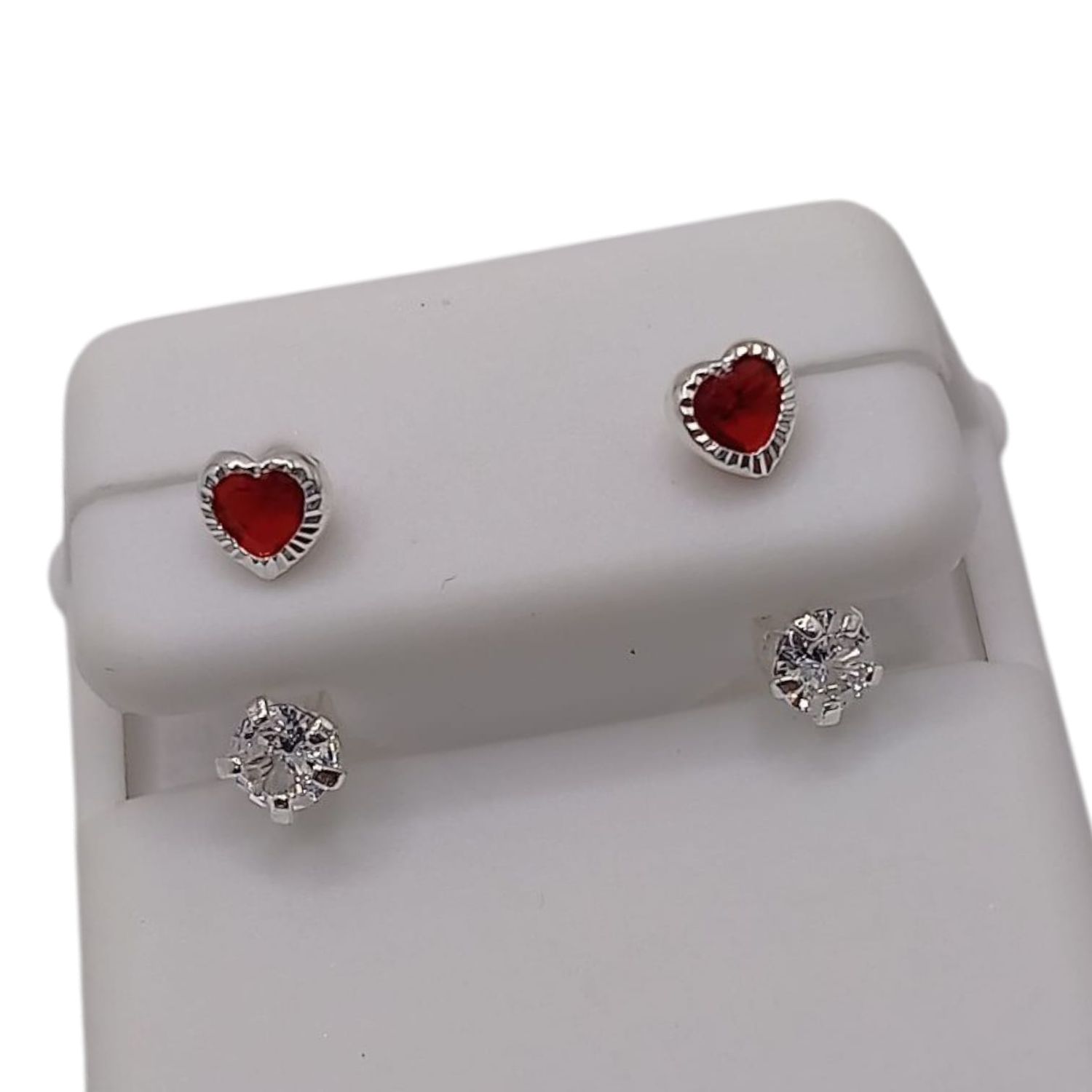 BROQUEL CURVO CORAZON BISEL CZ ROJA Y BCA, PLATA .926
