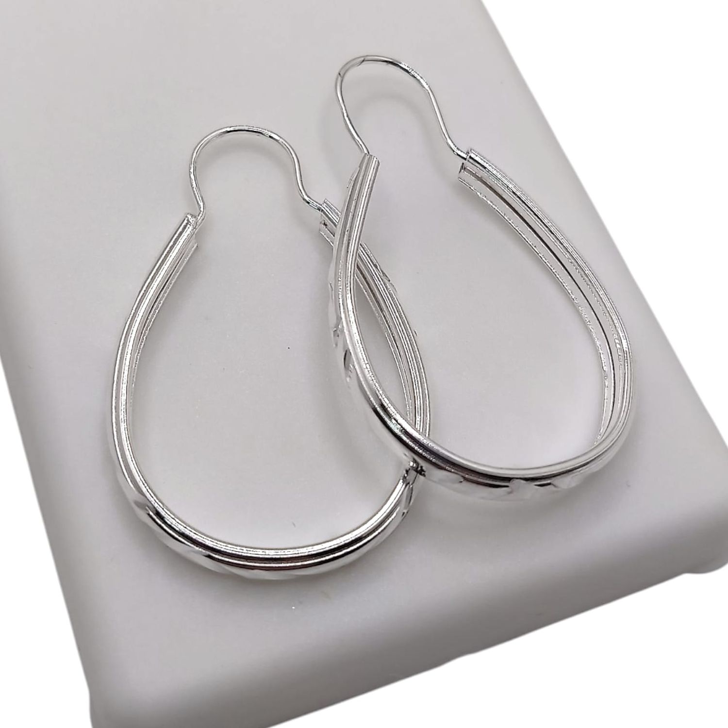 ARRACADA CALADA GOTA 4 CM  PLATA .925