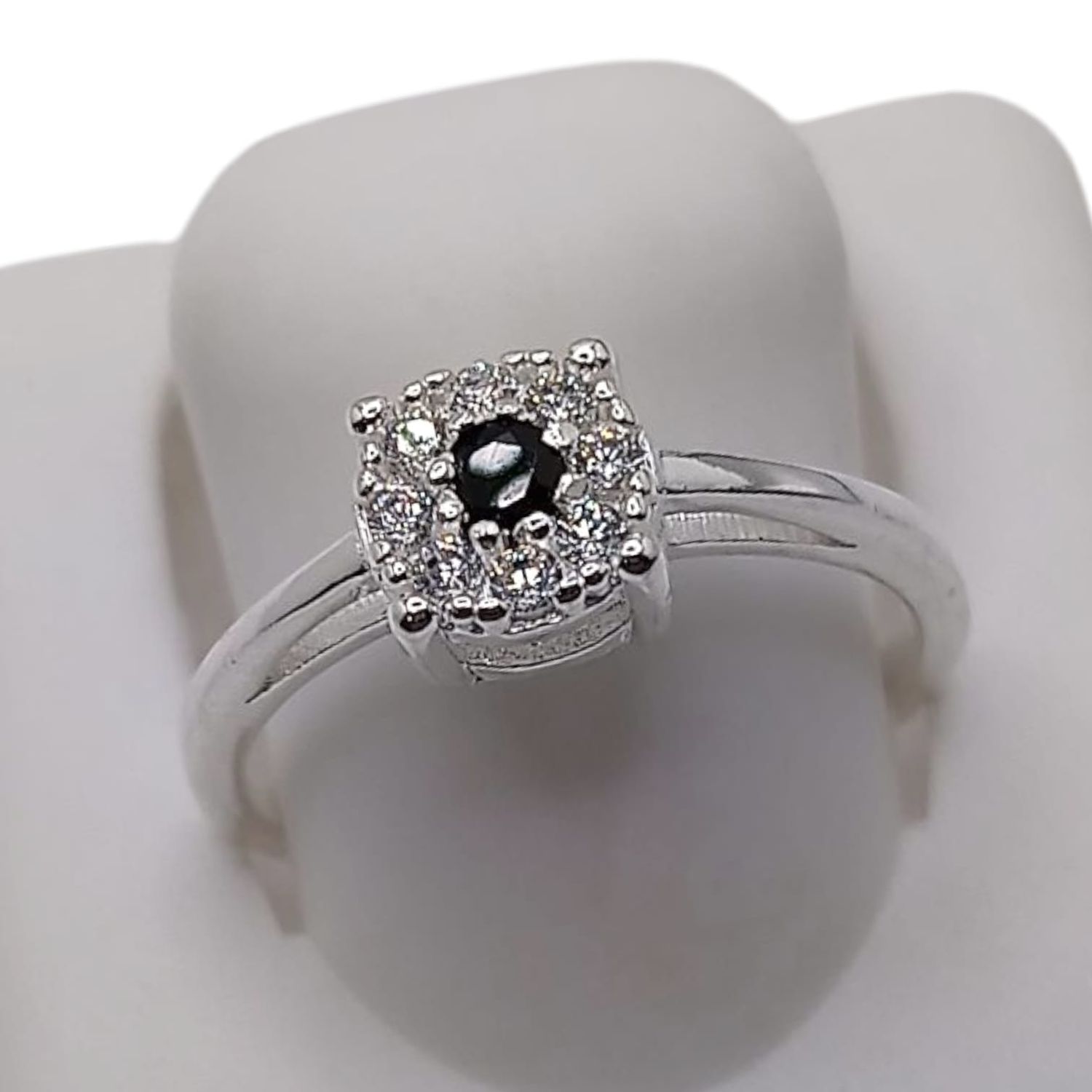 ANILLO MINI CZ BLANCO Y NEGRO PLATA .925