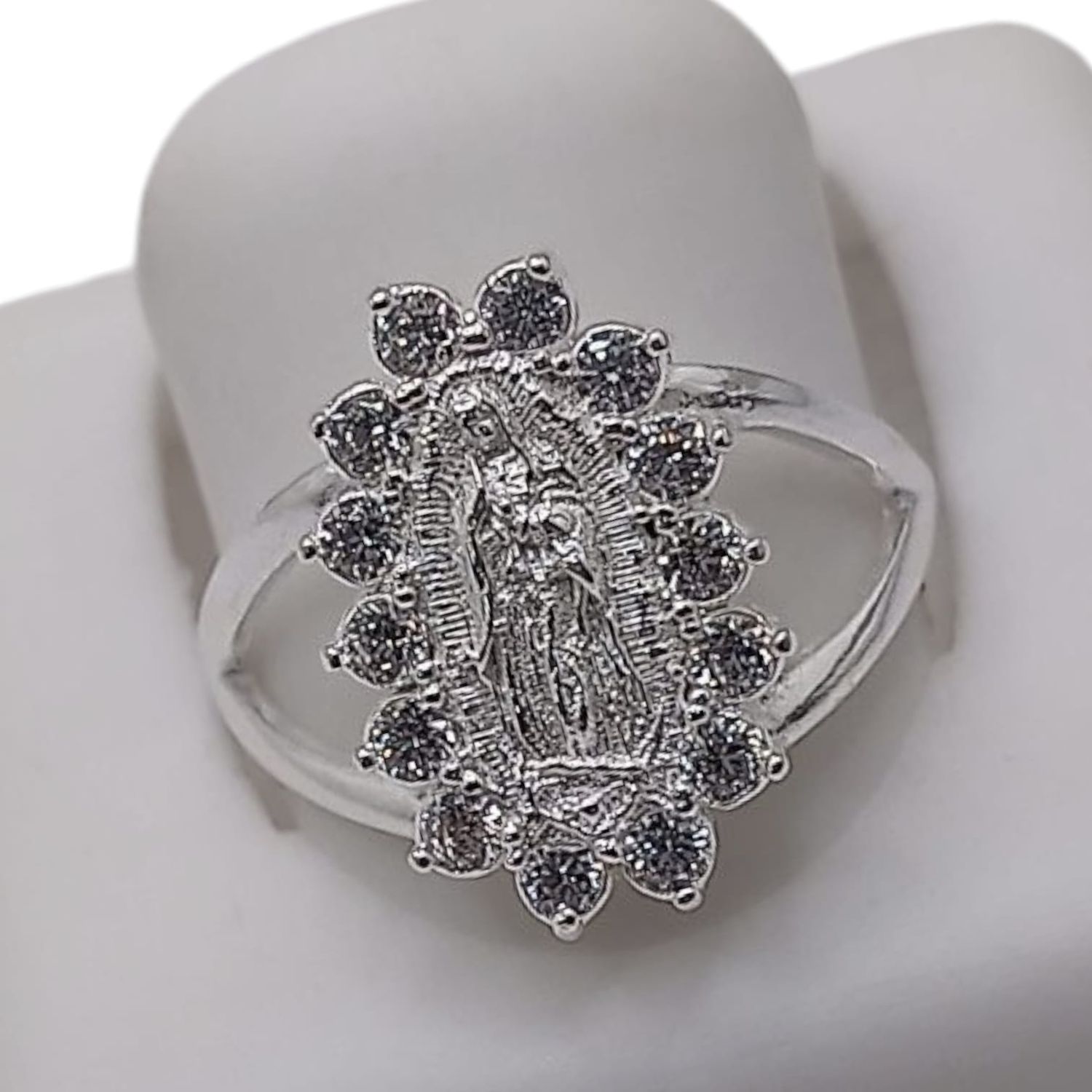ANILLO VIRGEN DE GDPE CON CZ BLANCAS EN PLATA   .925