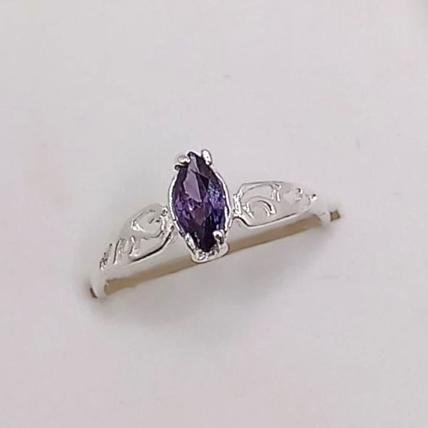 ANILLO NIÑA CALADO CZ LILA, PLATA .925