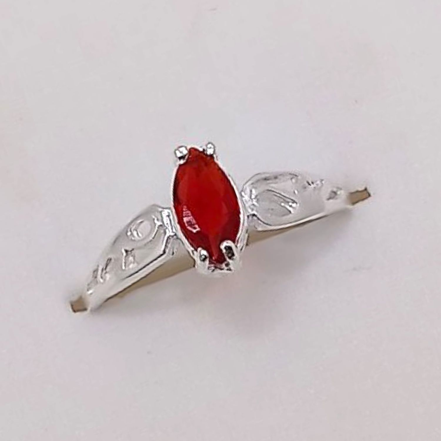 ANILLO CALADO CZ ROJA, PLATA .925