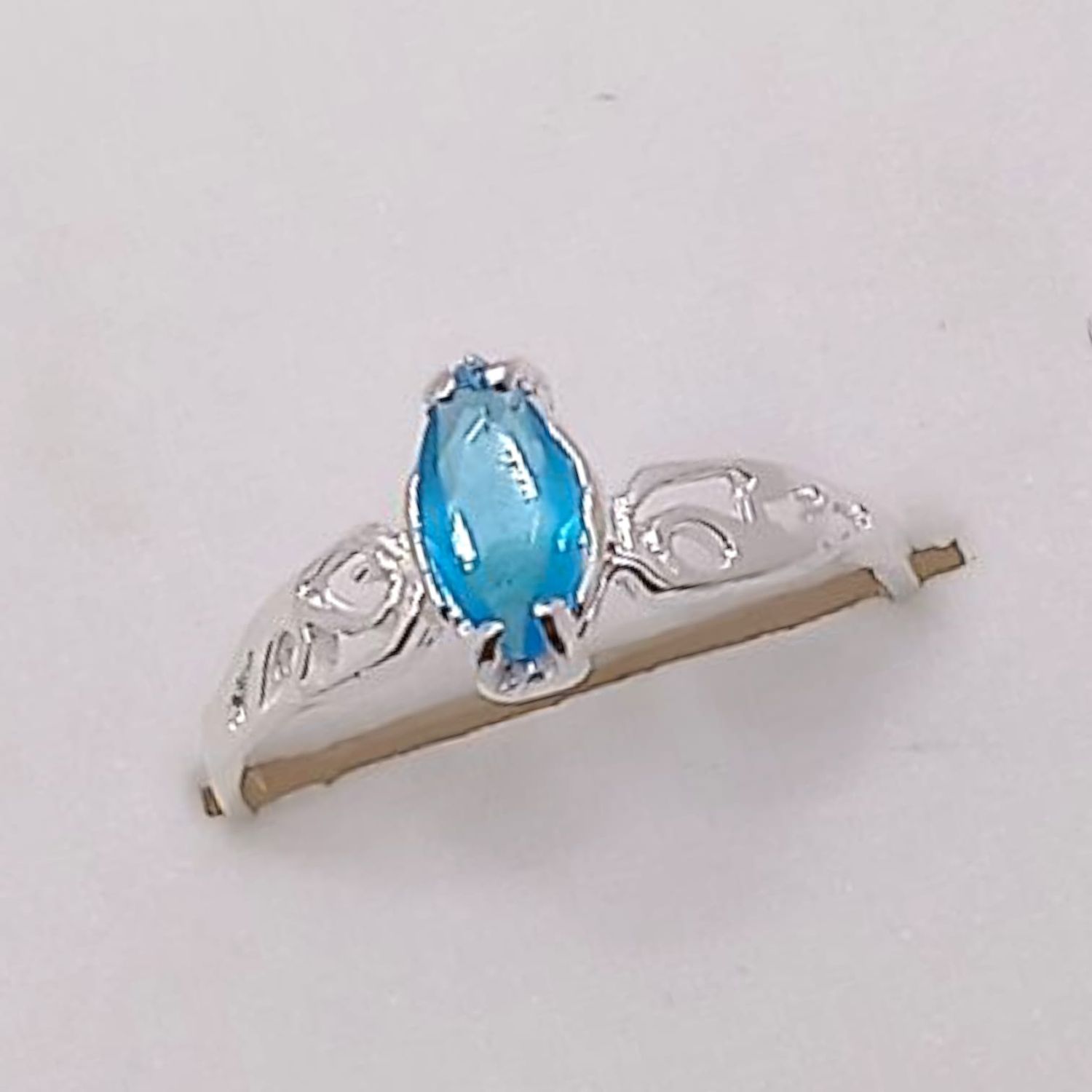 ANILLO NIÑA CALADO CON CZ AZUL, PLATA .925