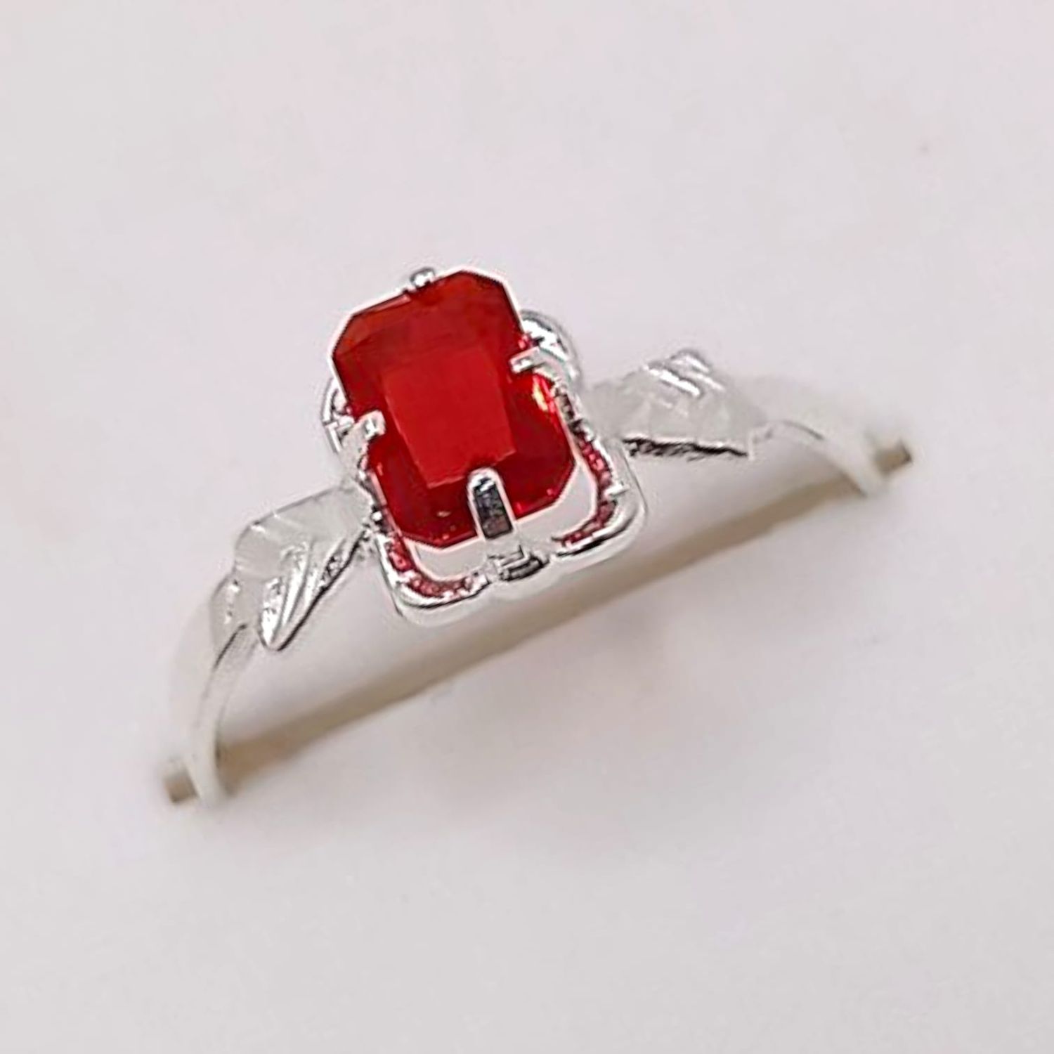 ANILLO NIÑA CZ RECTANGULO ROJA, PLATA .925