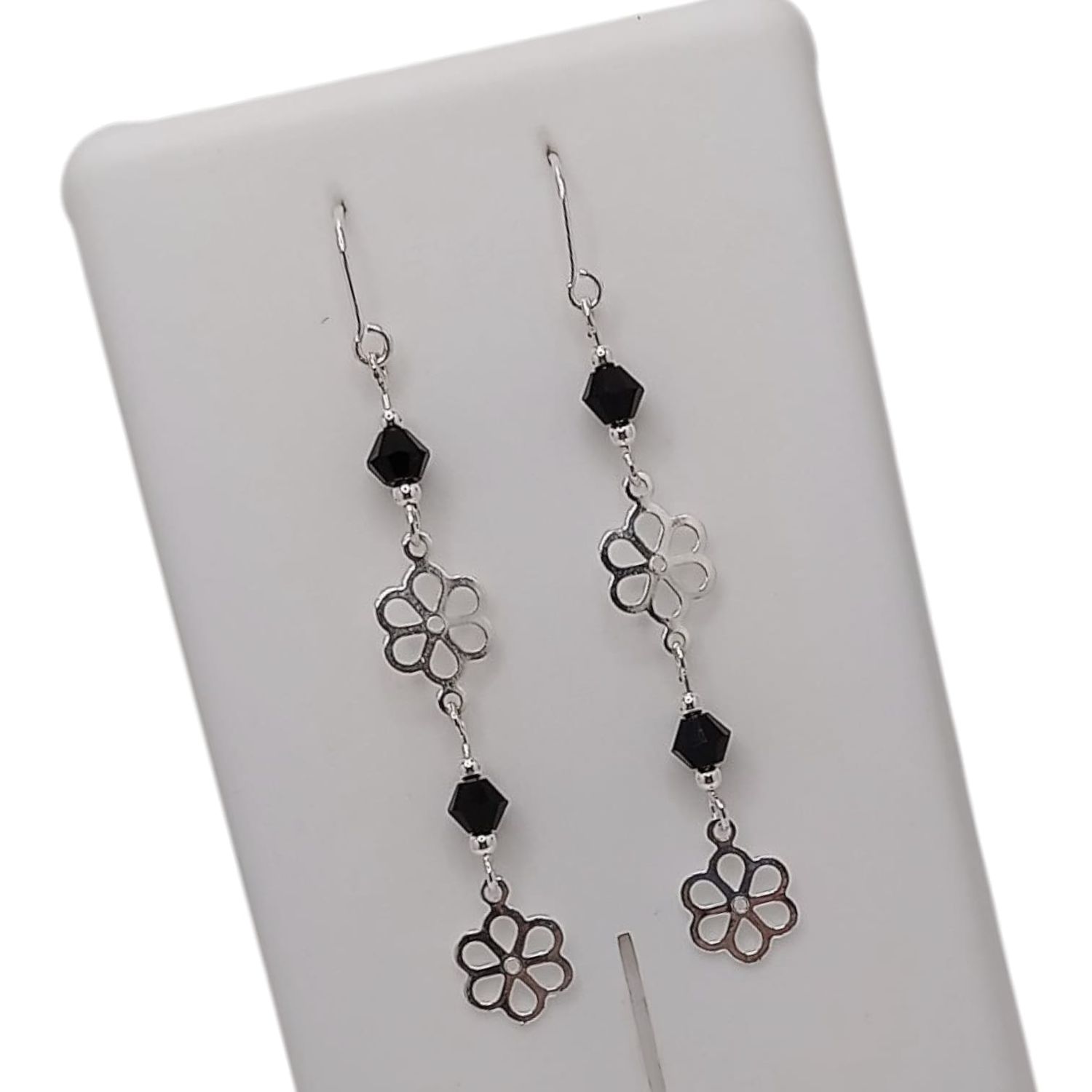 ARETE FLOR  VIOL LARGO SW NEGRA,  5.5 CM, PLATA .925