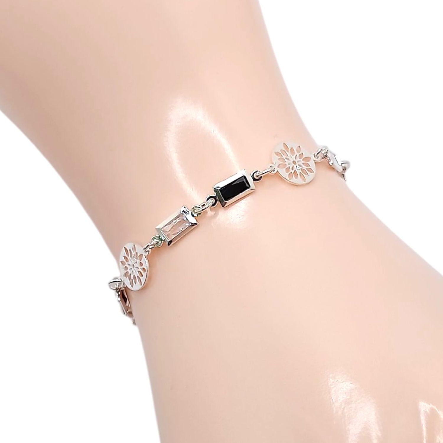 PULSERA CZ NEGRA Y BCA 7&quot; AJUSTABLE, PLATA .925