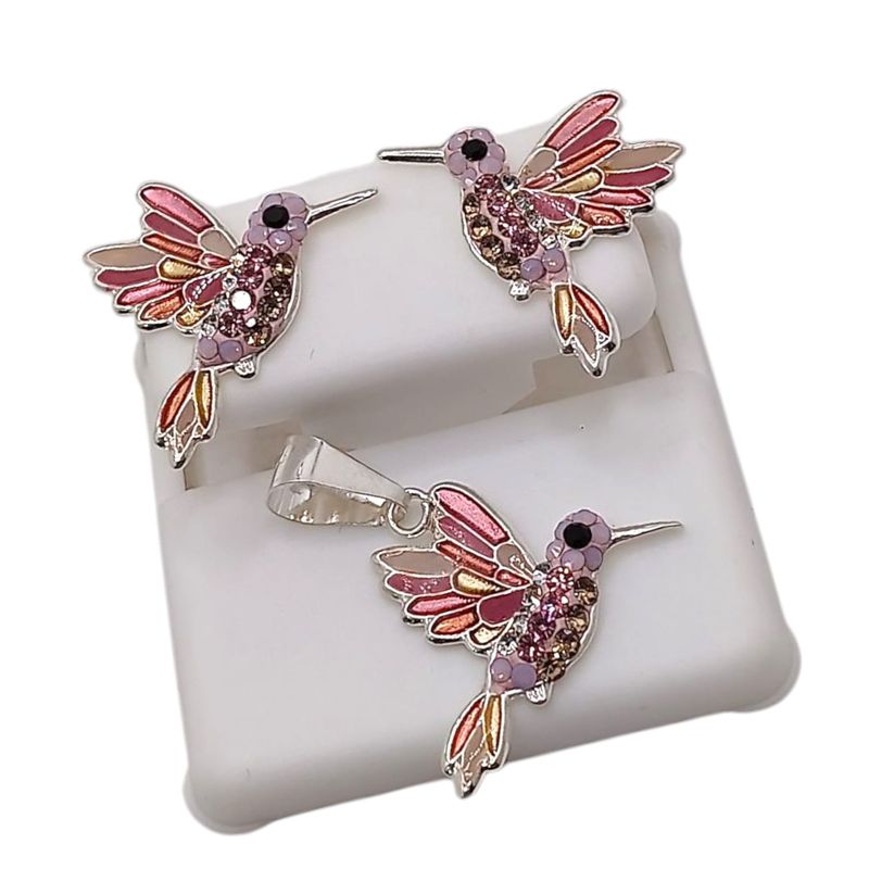 JUEGO DE DIJE Y ARETES COLIBRI ROSA, BROCHE MARIPOSA PLATA .925