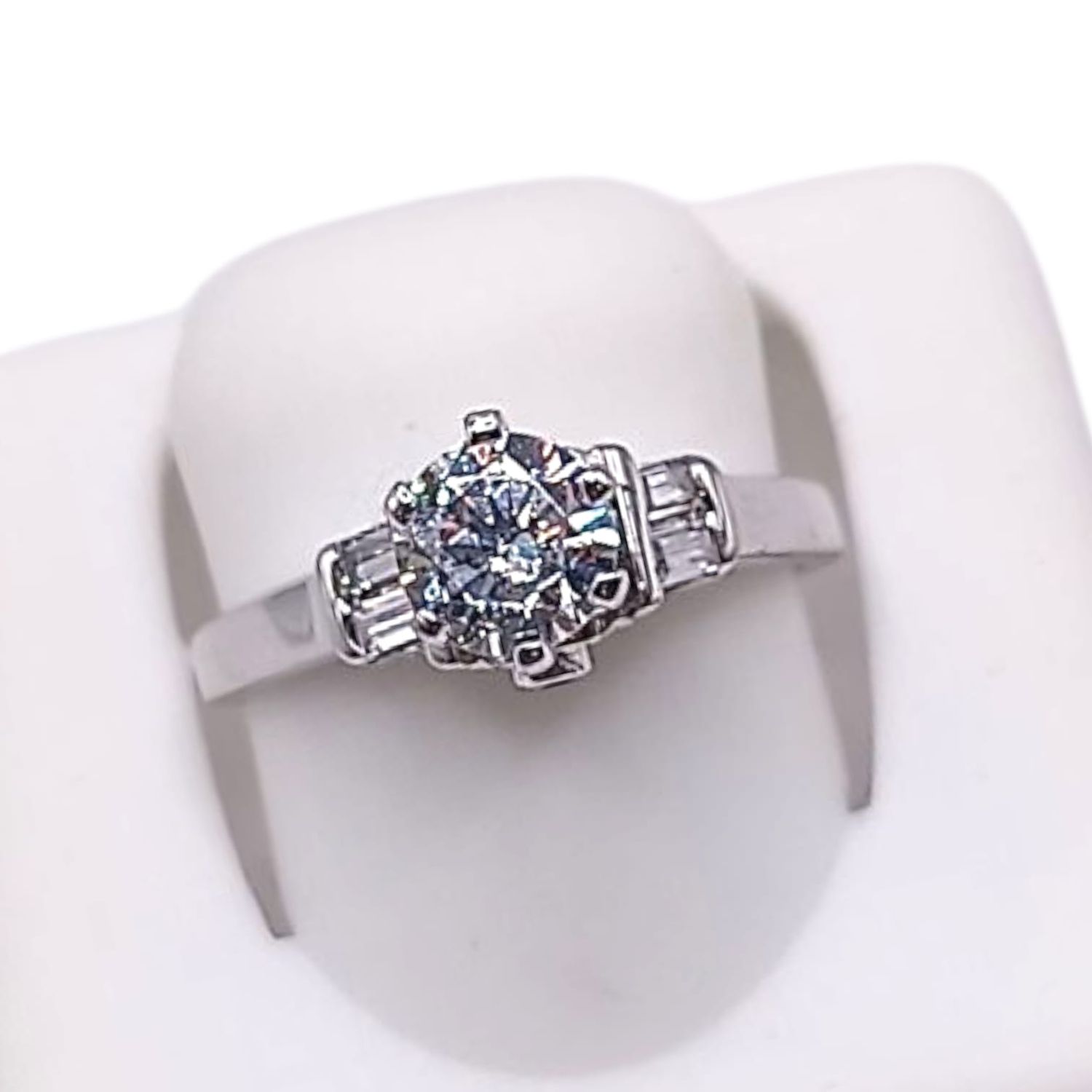 ANILLO SOLITARIO CON CZ BAGUET, VARIAS MEDIDAS PLATA .925