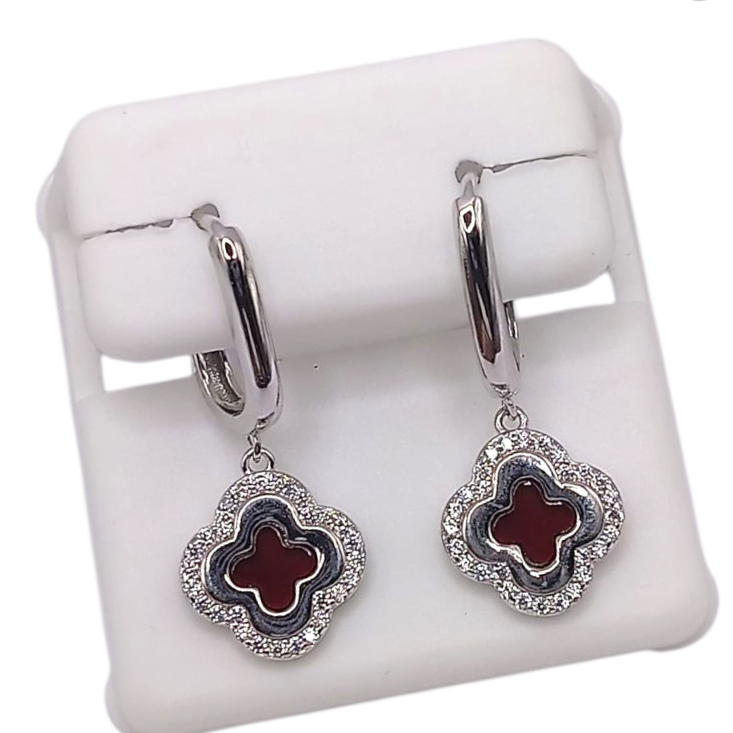 HUGGUI COLGANTE TREBOL ROJO LARGO 2.5 CM PLATA .925