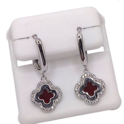 HUGGUI COLGANTE TREBOL ROJO LARGO 2.5 CM PLATA .925