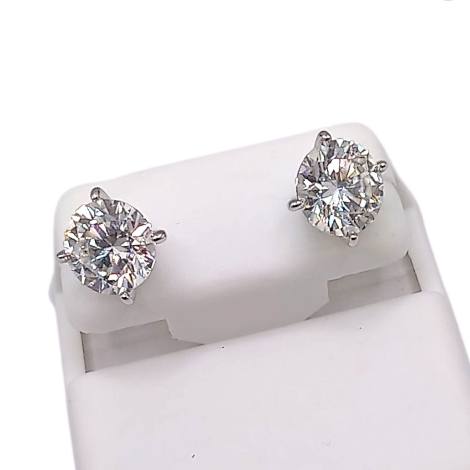 BROQUEL RECTO 8 MM, MOISSANITE, BROCHE MARIPOSA PLATA .935