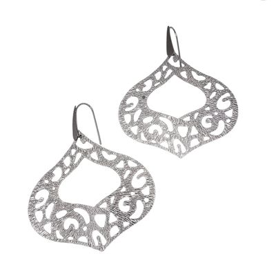 ARETE FANCY CALADO 6.5 CM, LARGO TOTAL, PLATA .925