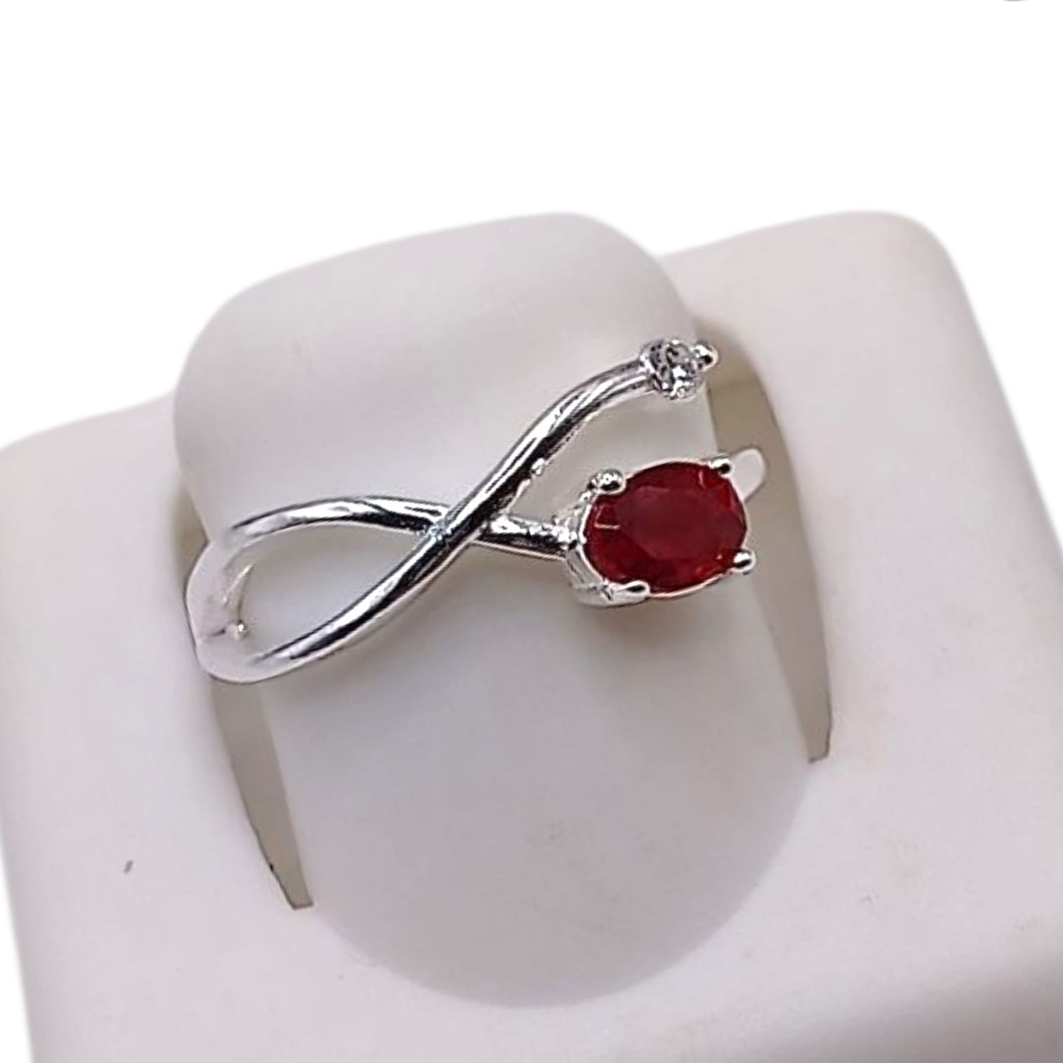 ANILLO INFINITO CON CZ ROJA, VARIAS MEDIDAS, PLATA .925