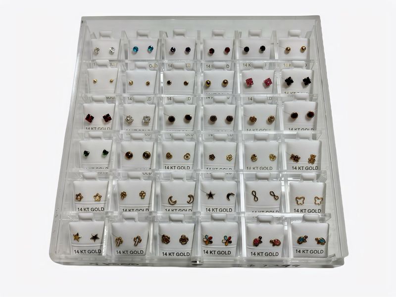 Charola Con 36 pares De broquel En Oro 14K