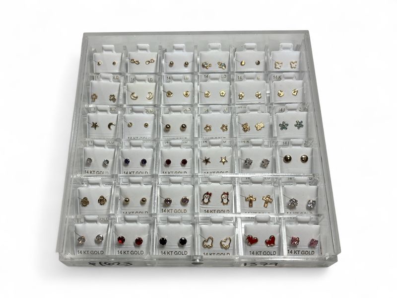 Charola Con 36 pares De broquel En Oro 14K