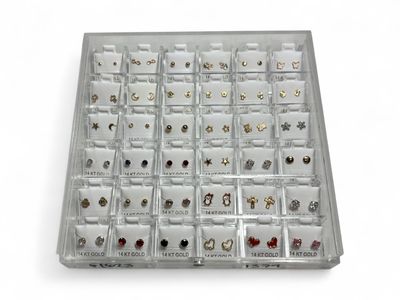 Charola Con 36 pares De broquel En Oro 14K