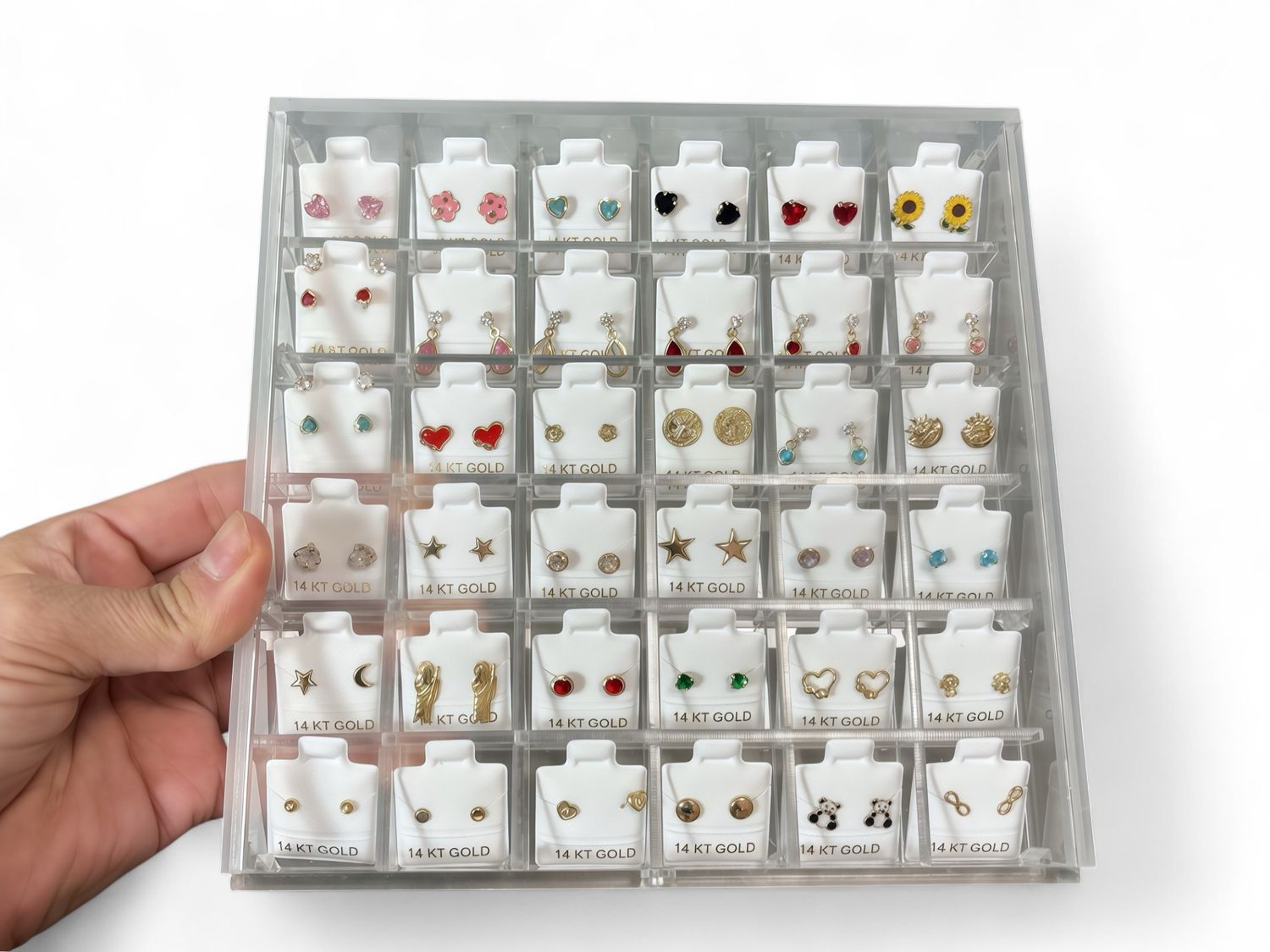 Charola Con 36 pares De broquel En Oro 14K