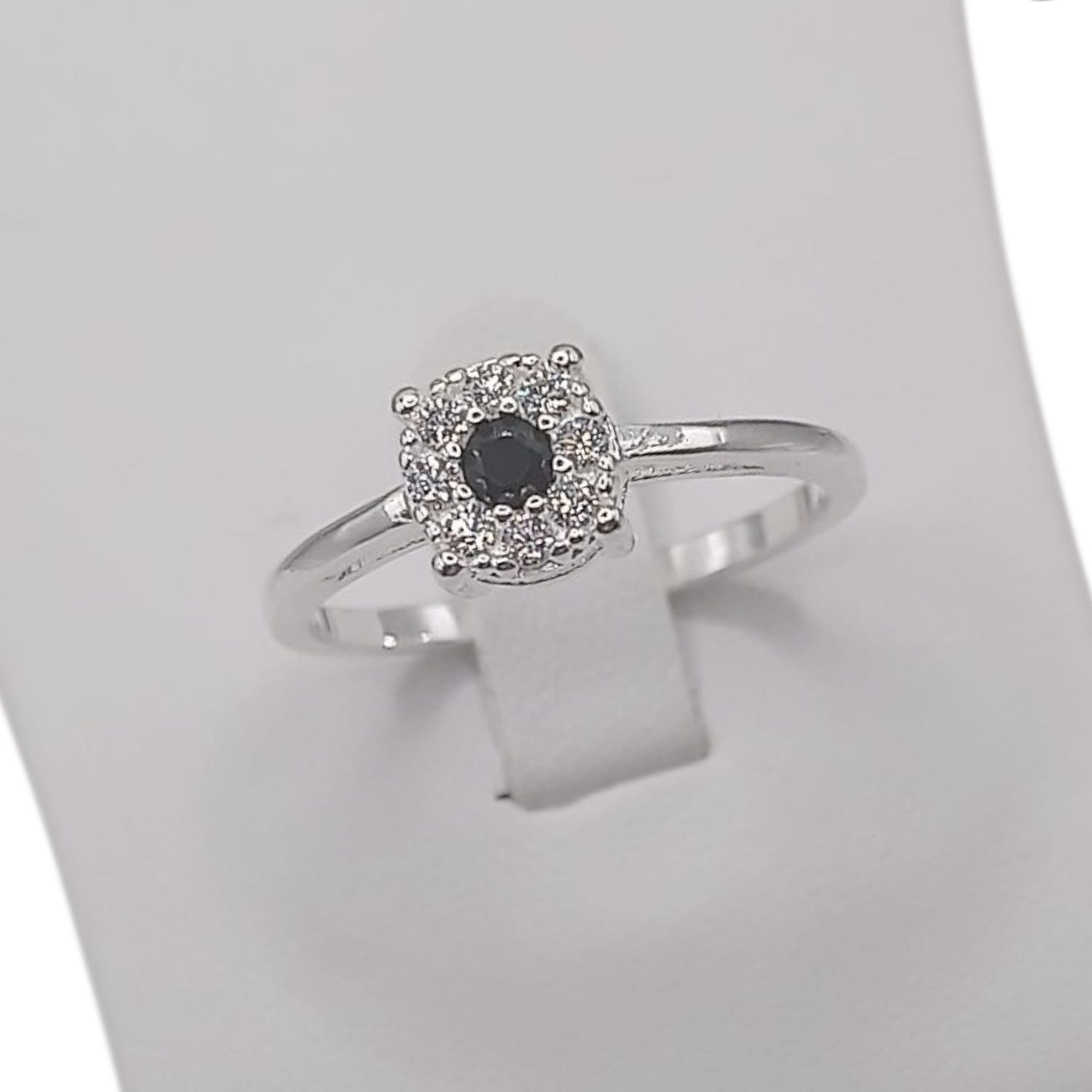 ANILLO MINI CZ BLANCO Y NEGRO  # 9.5 PLATA .925