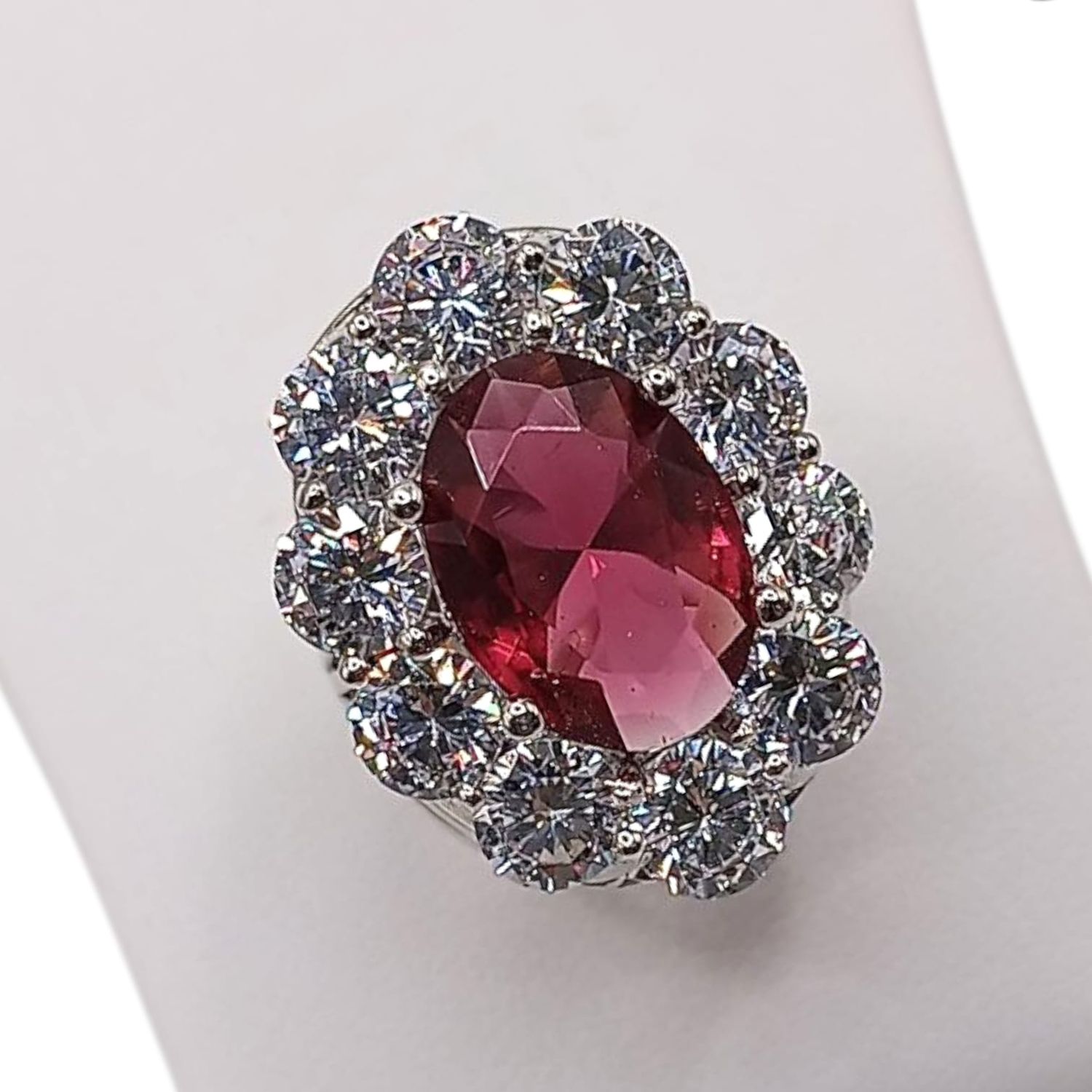 ANILLO  ELEGANTE OVAL CZ ROJA Y BCA # 7, PLATA .925