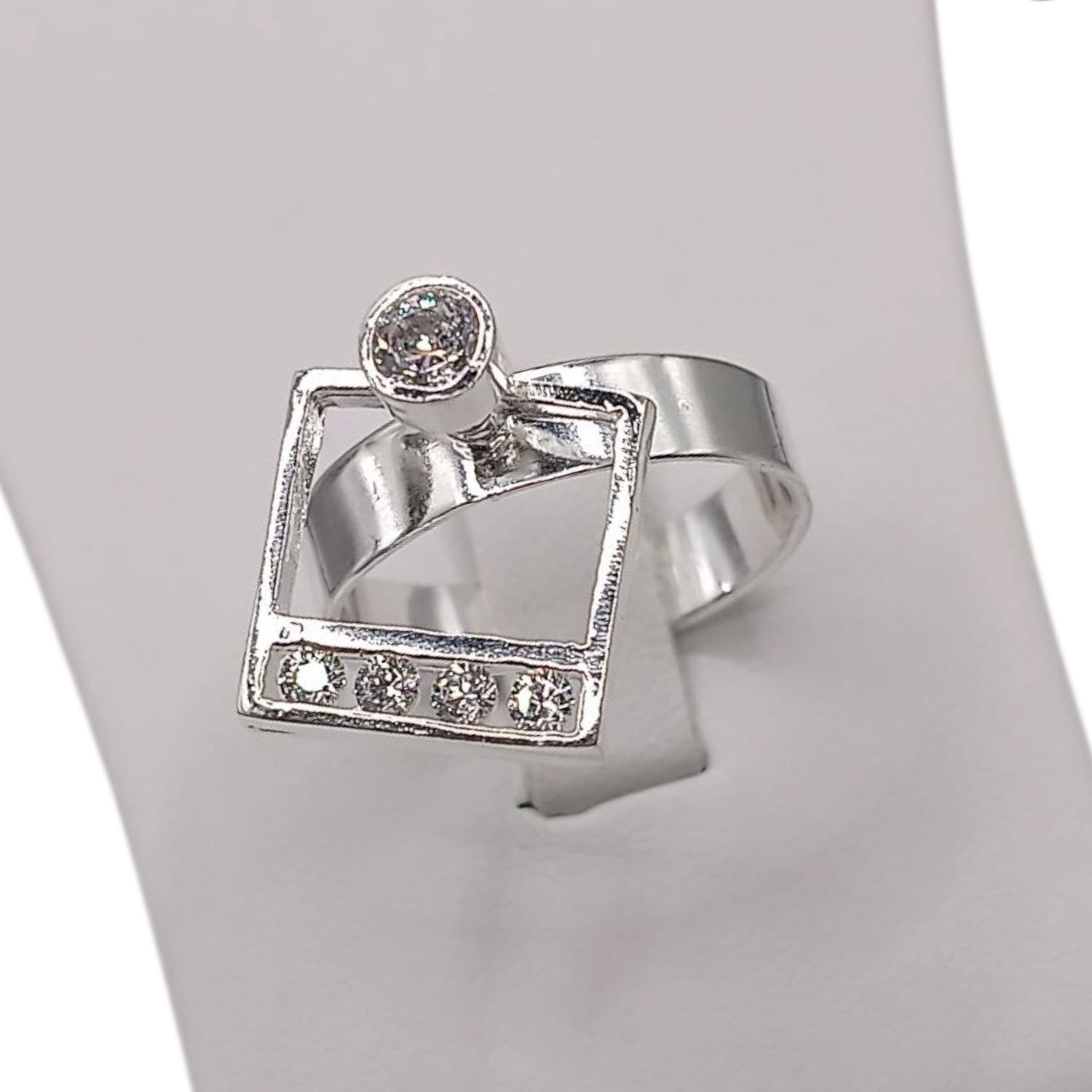 ANILLO CUADRO GIRATORIO CON CZ  # 9.5  PLATA .925