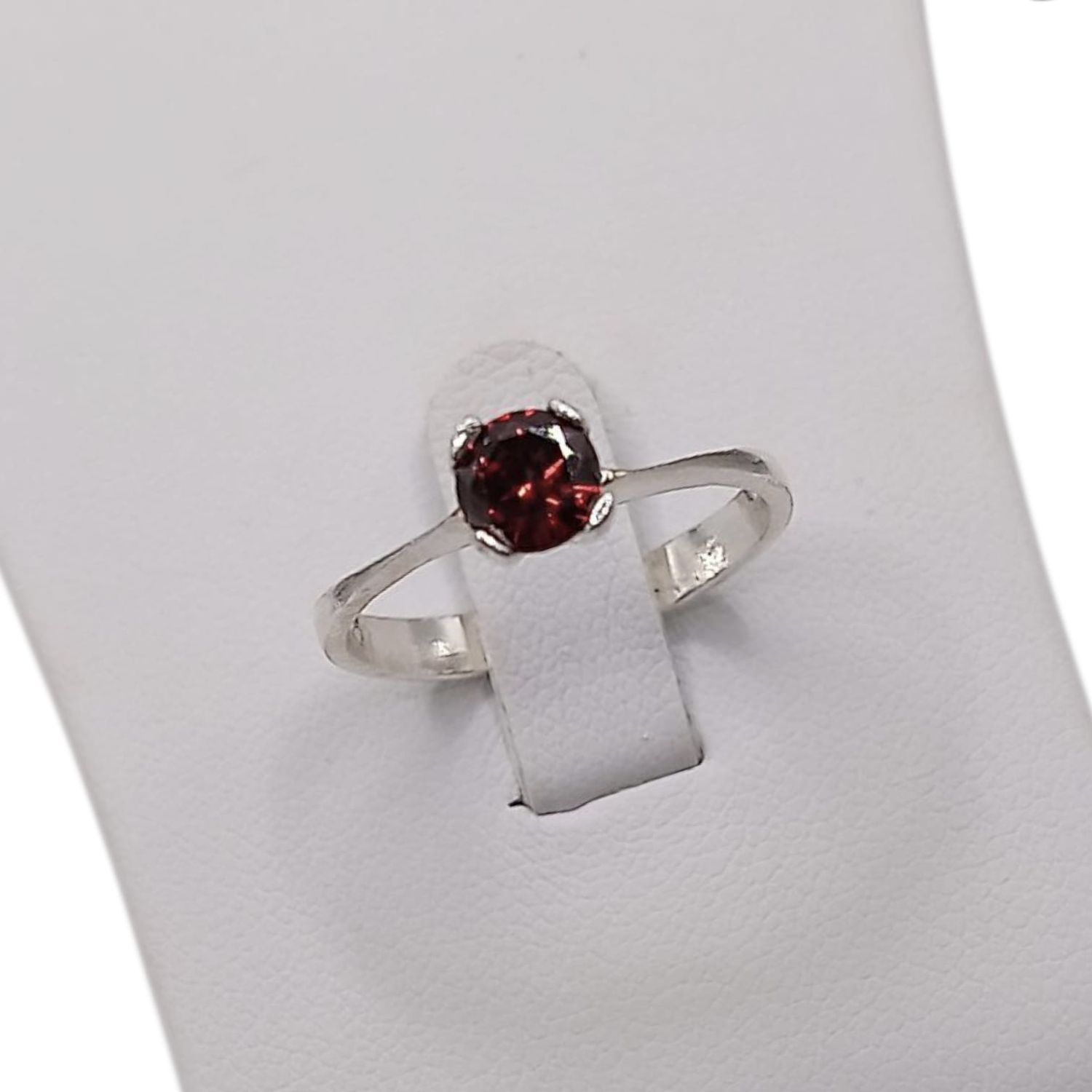 ANILLO SOLITARIO CZ ROJA # 7 PLATA .925