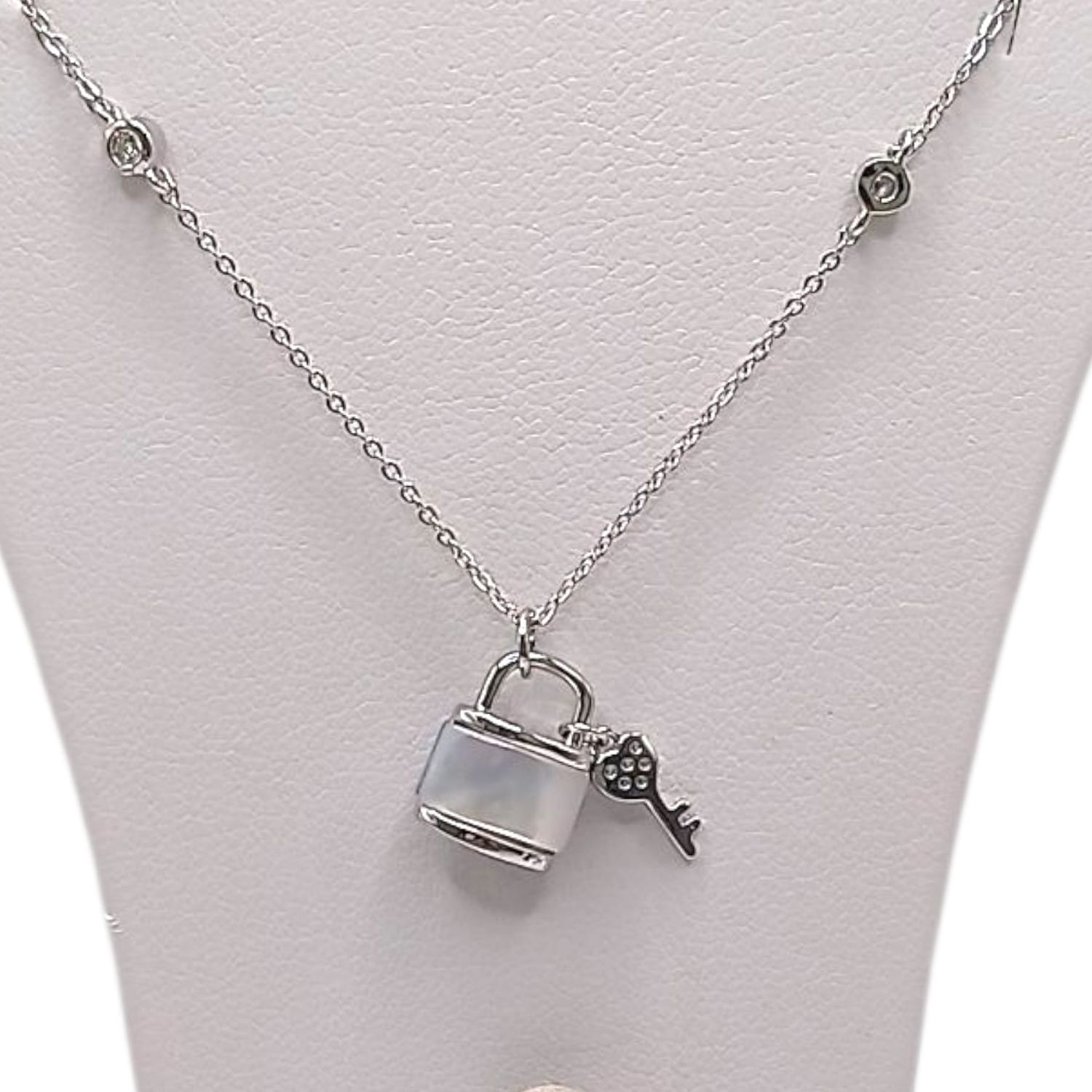 GARGANTILLA 17&quot; AJUSTABLE, CANDADO CON LLAVE,  PLATA .925