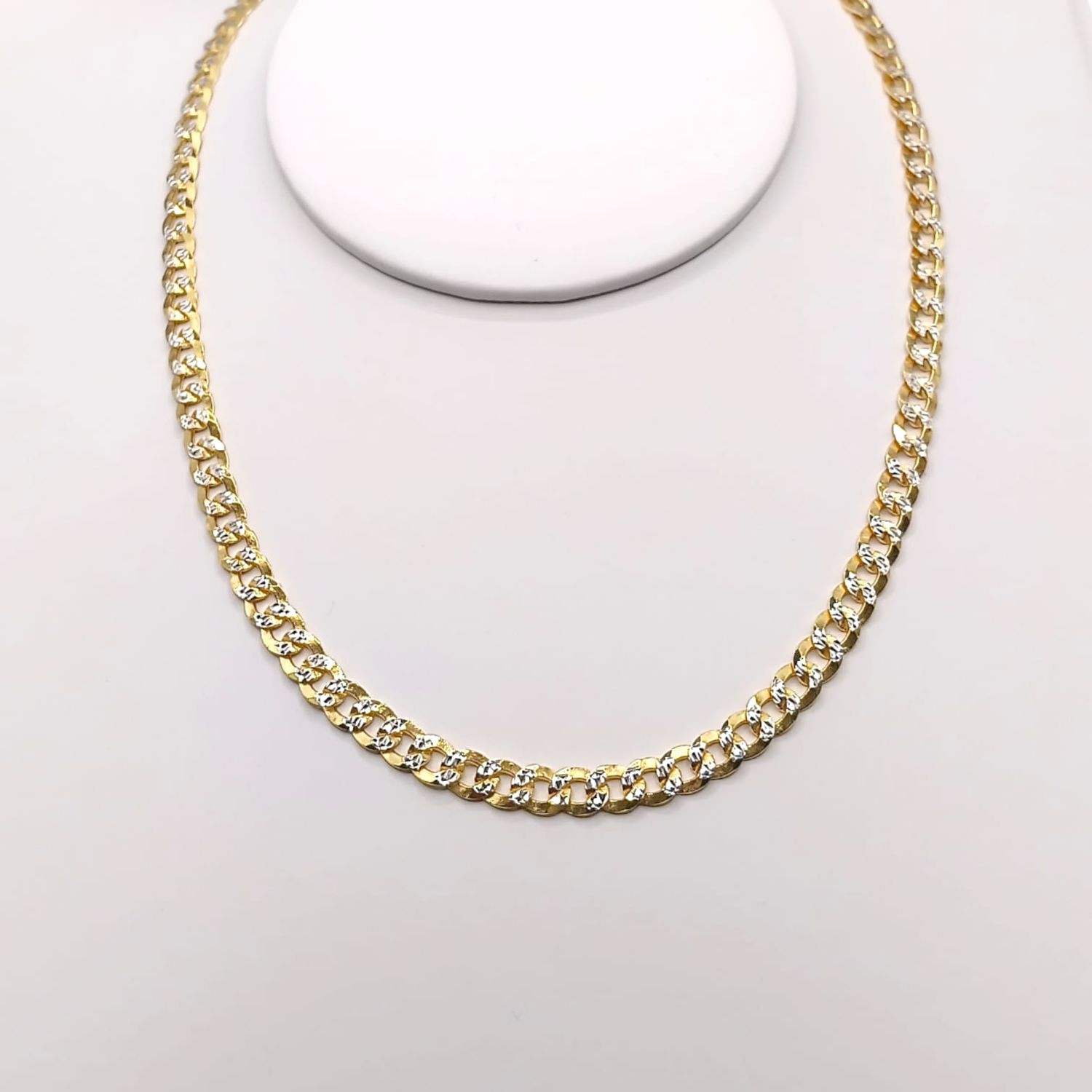 Cadena con chapa oro diamantada cubana largo 24&quot;, ancho 6mm.