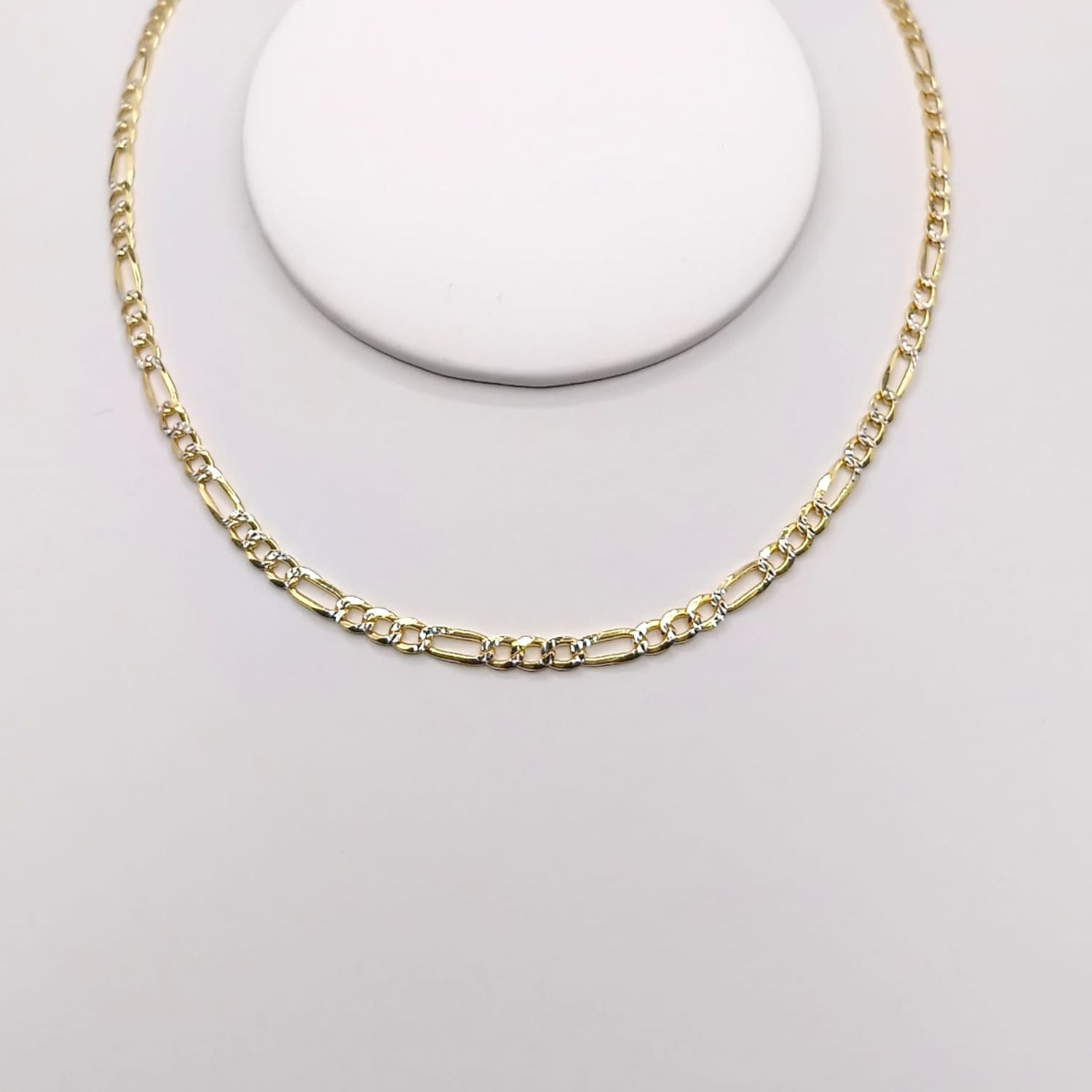 Cadena con chapa oro diamantada Fígaro largo 18&quot;, ancho 4mm.