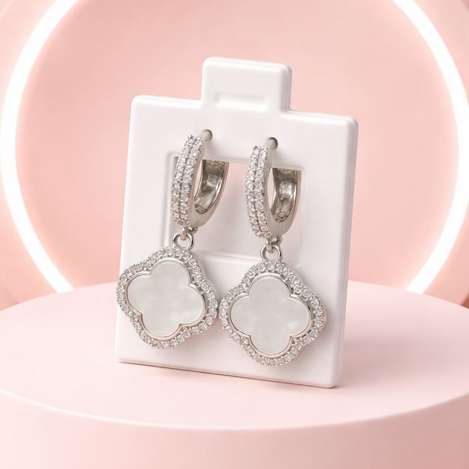 ARETE HUGGIE  3 CM  TREBOL CON CZ  PLATA .925