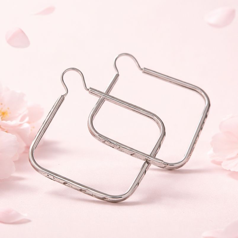 ARRACADA ROMBO DIAMANTADA 4 CM, 4MM ANCHO, PLATA .925