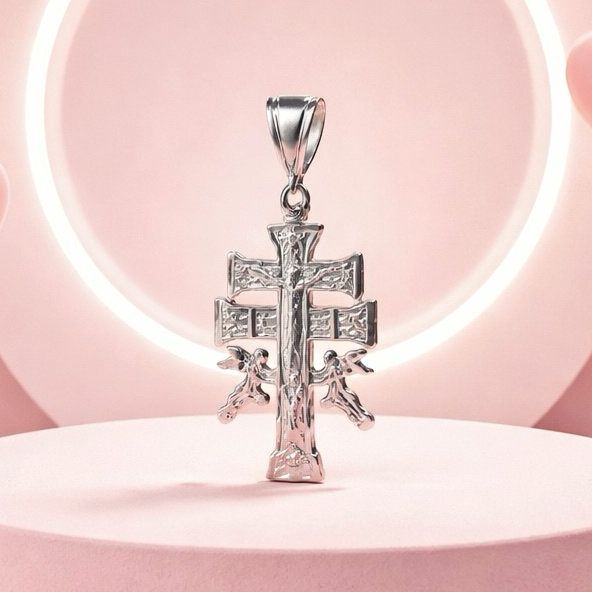 Die Cruz de Caravaca, Diamond-cut measures 4cm, ideal for chains of 8mm or less, in Mexican 925 Silver.