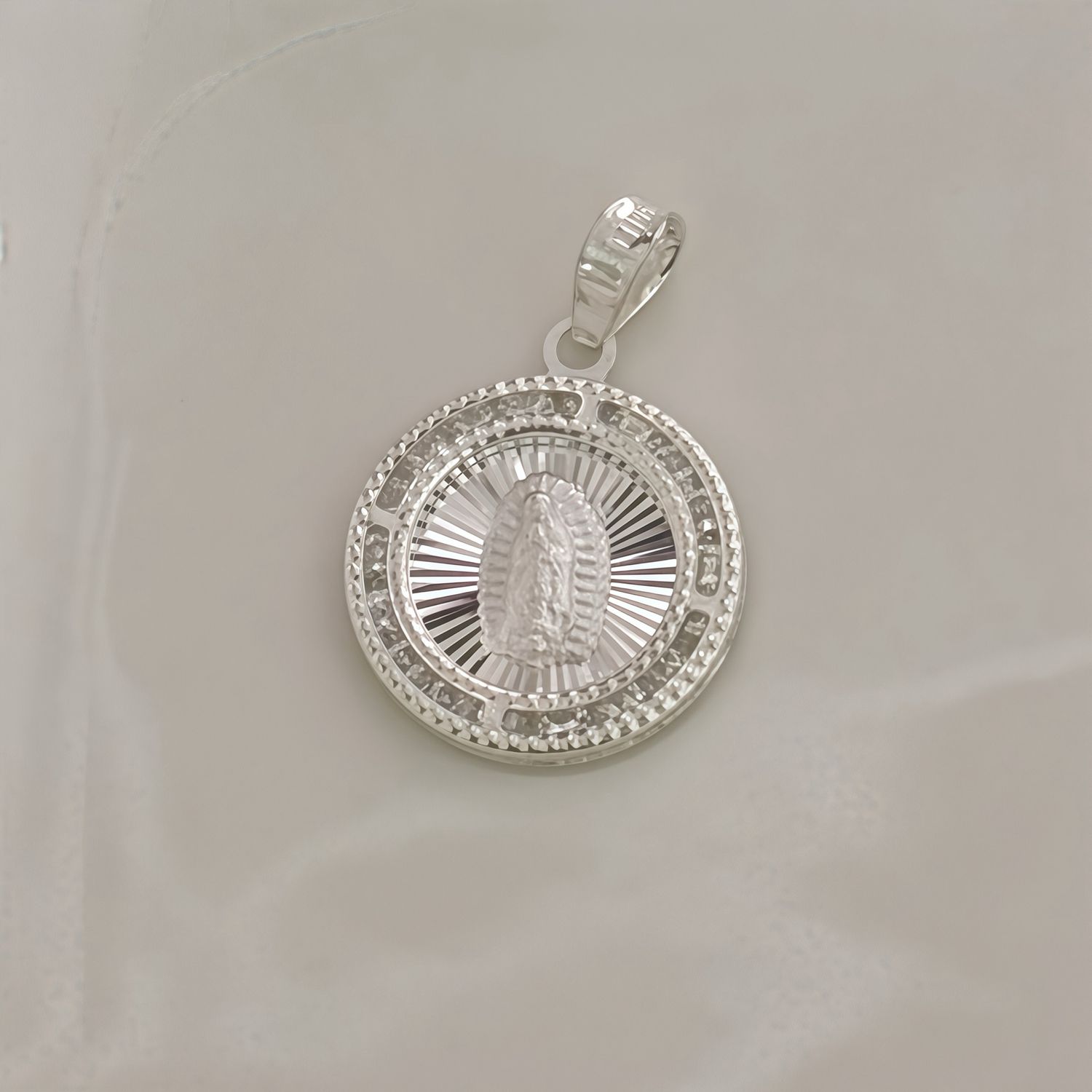 Pendant Medal Virgin of Guadalupe Diamond-Cut with Zirconias in Mexican 925 Silver, measures 2 cm ideal for chains of 4mm or less.