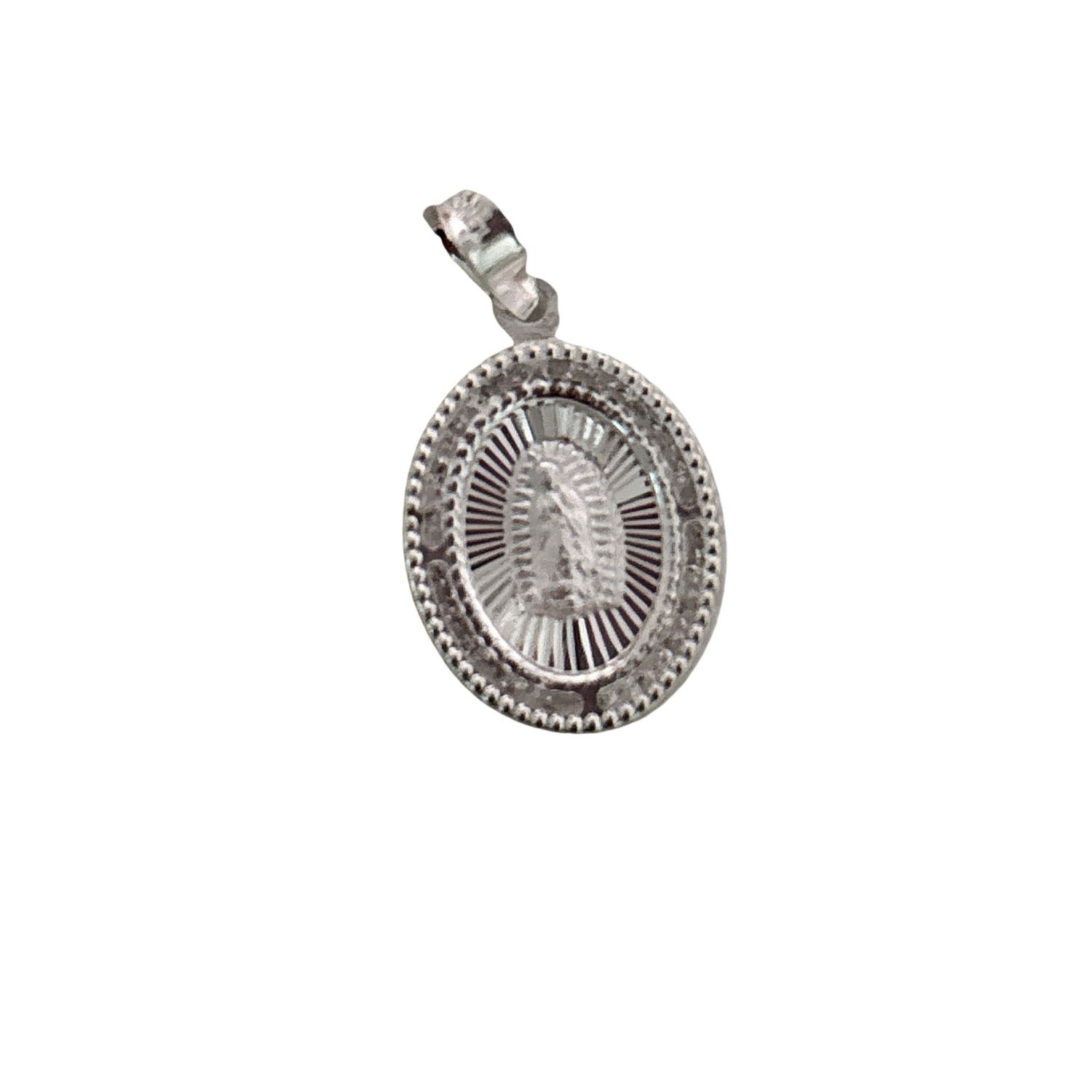 Dije Medalla Diamantada Virgen de Guadalupe Ovalada, Plata Mexicana, Mide 2cm, ideal para cadenas de 3mm o menos