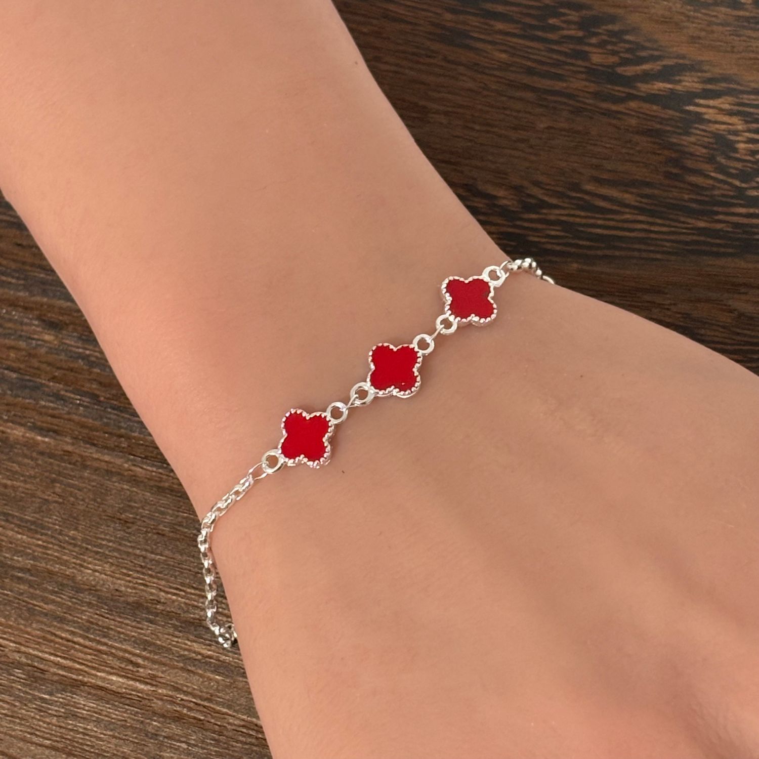 Pulsera Trebol esmaltado, miden 7.5 mas extesion a 8"