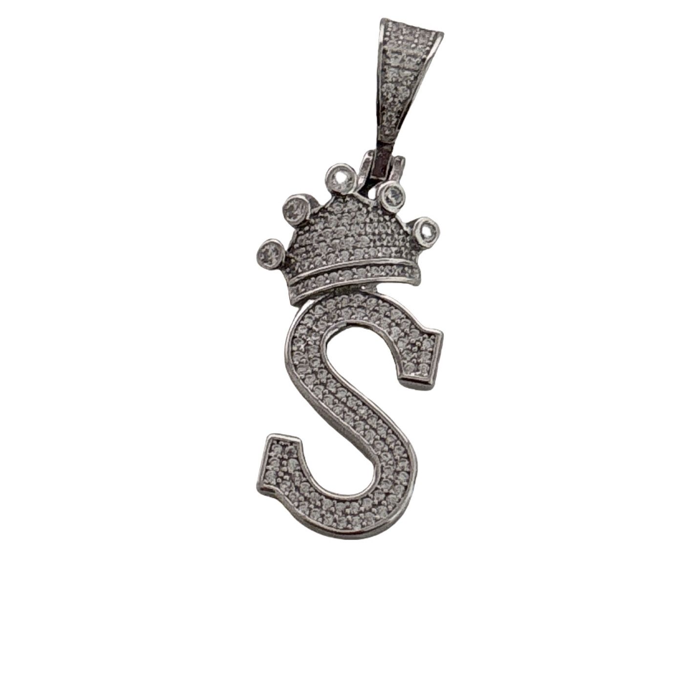 Dije Letra S con Corona en Micropabe, mide 4cm ideal para cadenas de 5mm  o menos, Con Rodio en Plata Italiana.