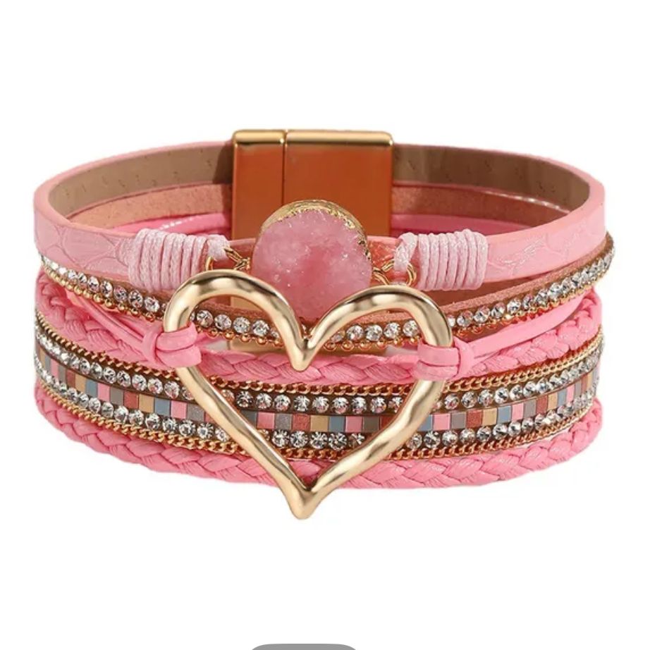 Pulsera pu Leather color Rosa con corazón  mide 7.5" de largo