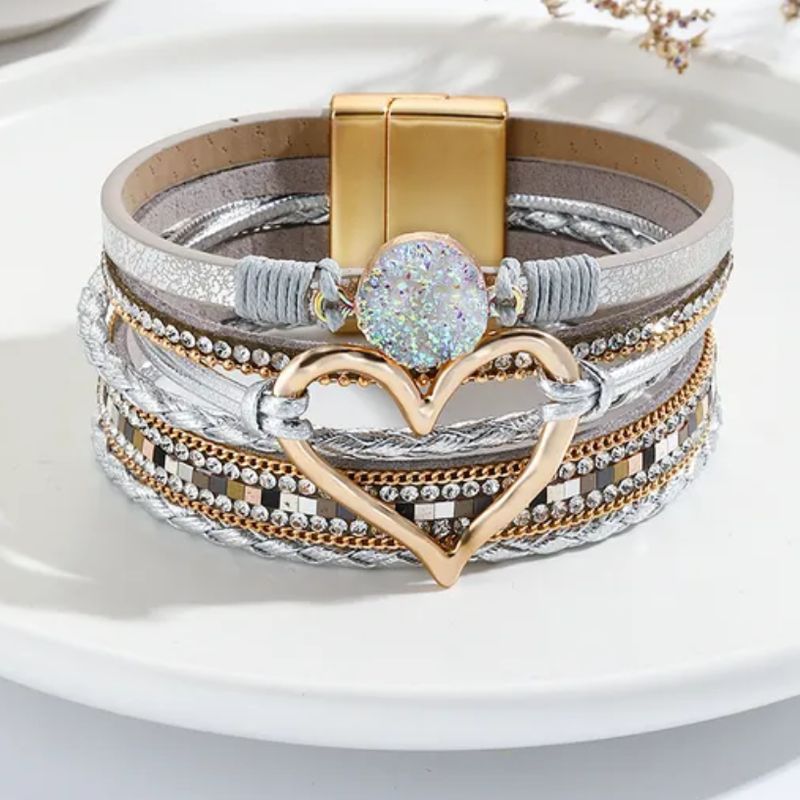 Pulsera pu Leather color Plateado con corazón  mide 7.5" de largo