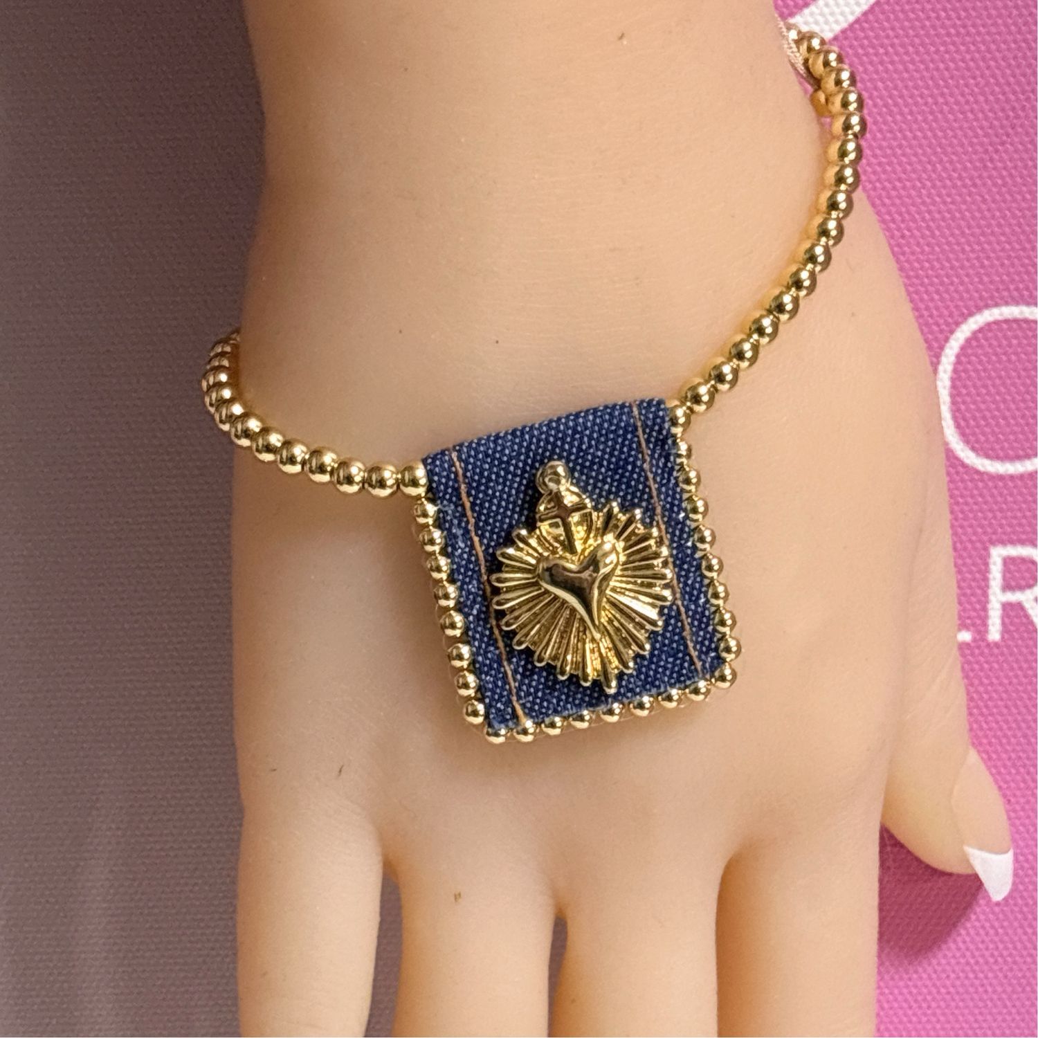 Pulsera Escapulario Ajustable con Corazon Dorado Acero inoxidable