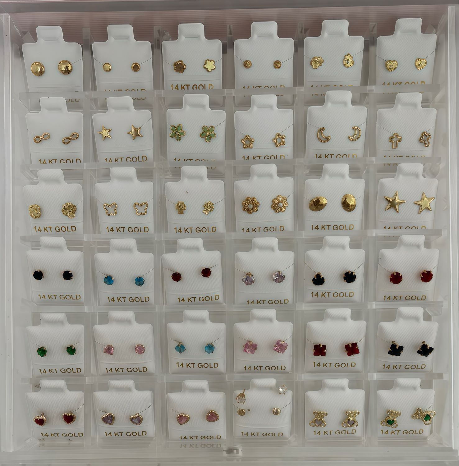 Charola con 36 pares de broquel en Oro 14K