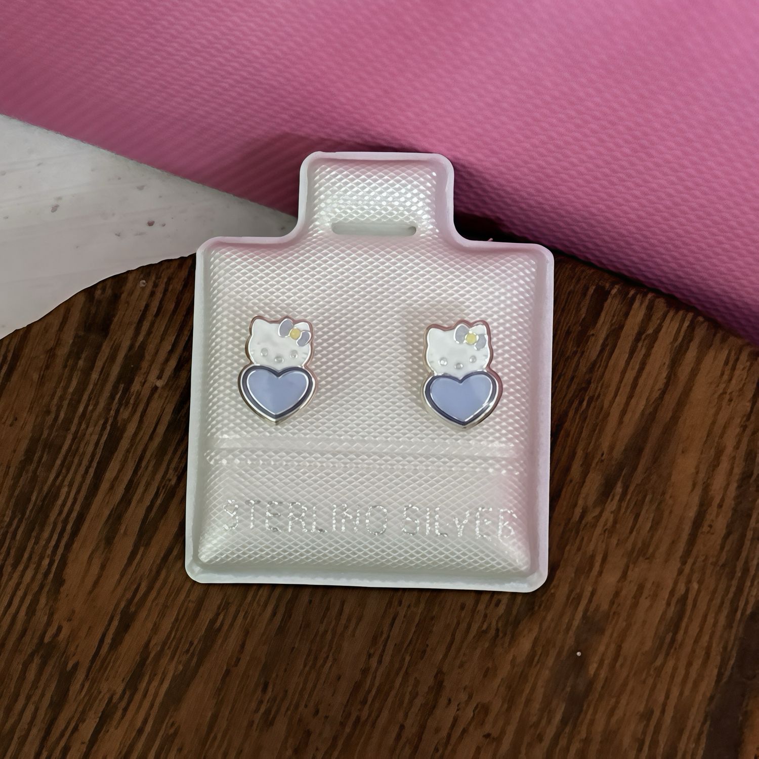 Broquel Gatita con Corazon azul Esmaltado con broche de media bolita, Plata 925 MX