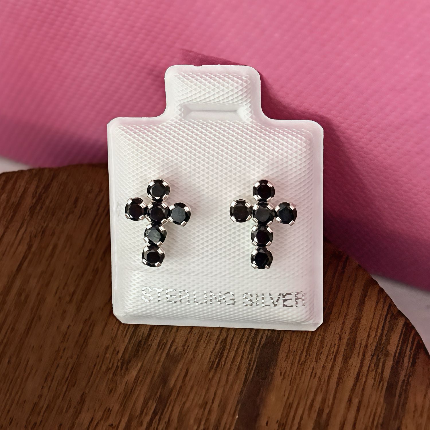 Broquel Cruz con Zirconias Negras Broche de Bolita, Plata 925 MX