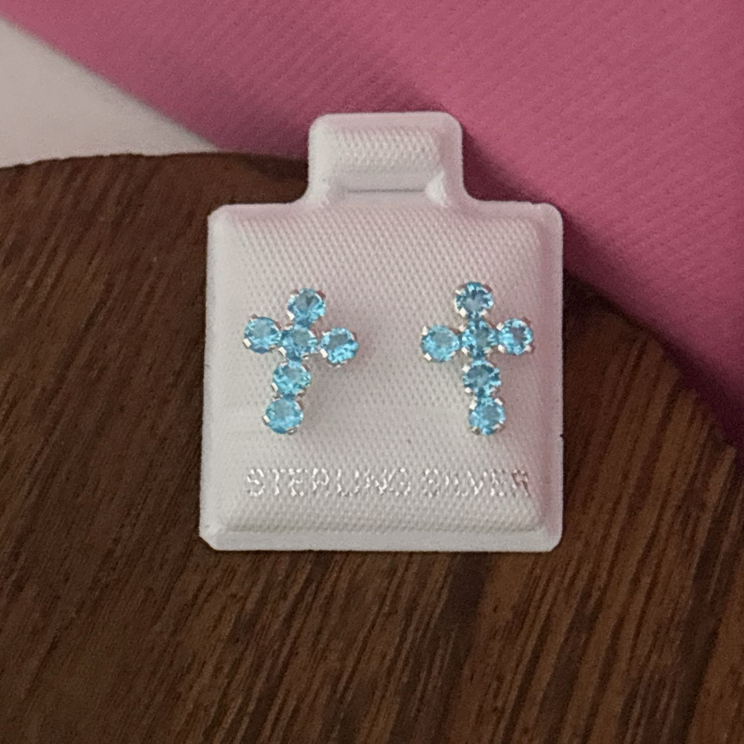 Broquel Cruz con Zirconias Azul Broche de Bolita, Plata 925 MX