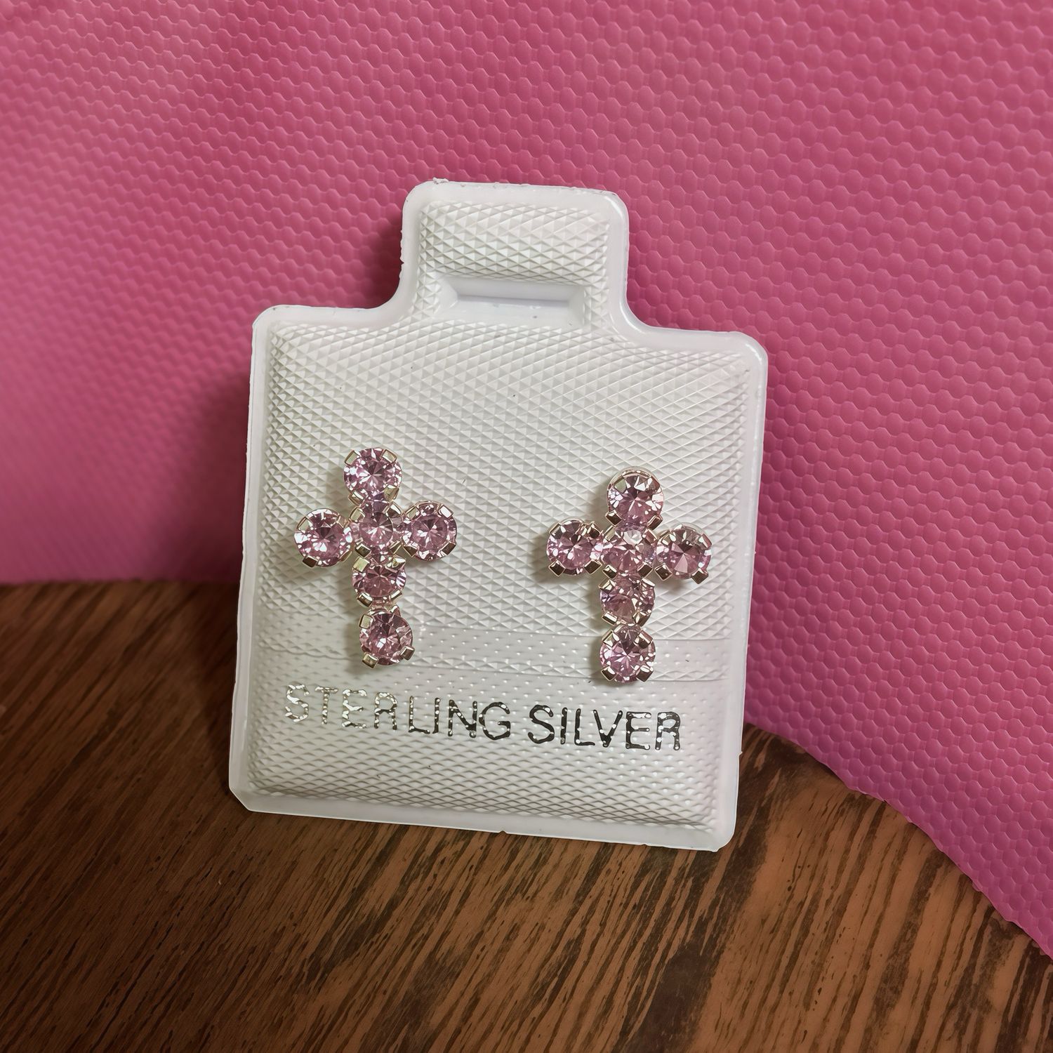 Broquel Cruz con Zirconias Rosas Broche de Bolita, Plata 925 MX