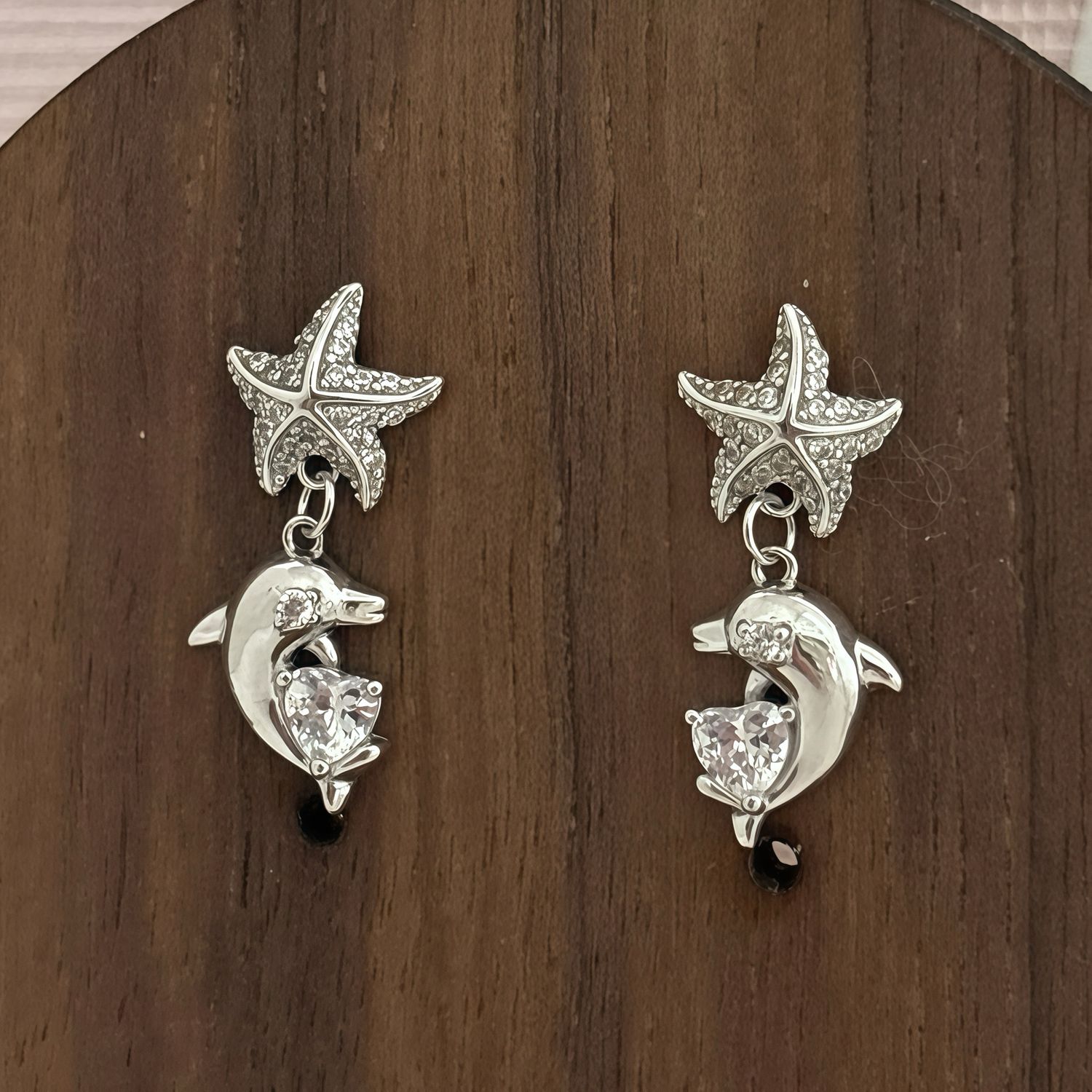 Arete Estrella de Mar con Delfín Plata 925 ItalianaCon Rodio 