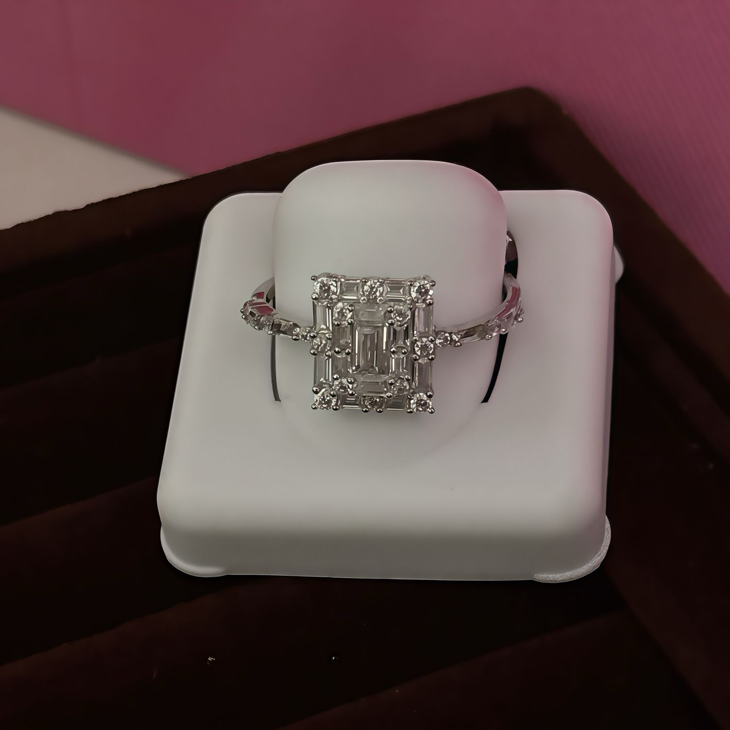 Anillo Compromiso corte Princesa Multi zirconias, talla disponibles en #10, Plata 925 Italiana.