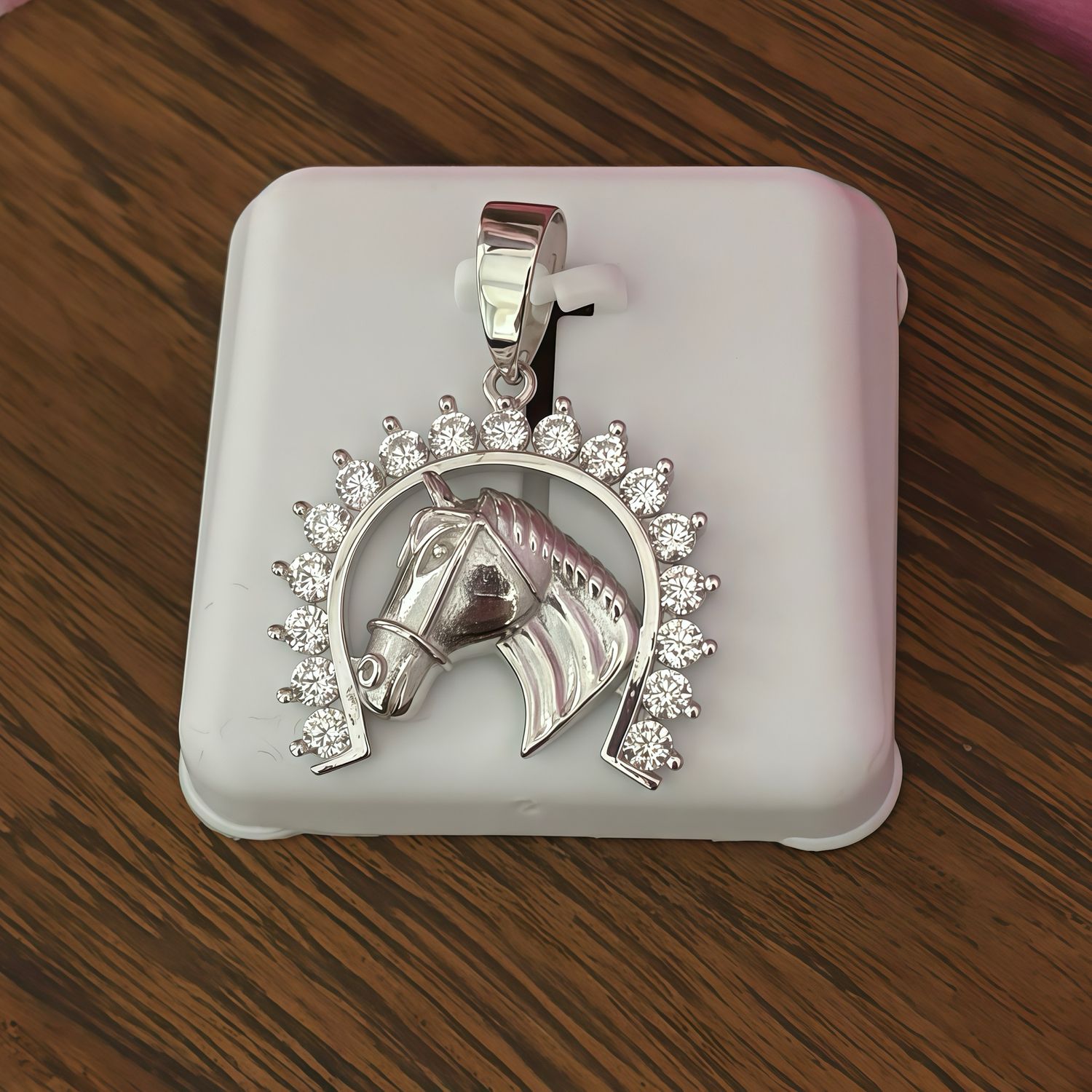 Dije Herradura con zirconias, mide 3cm, Plata 925 Italiana.