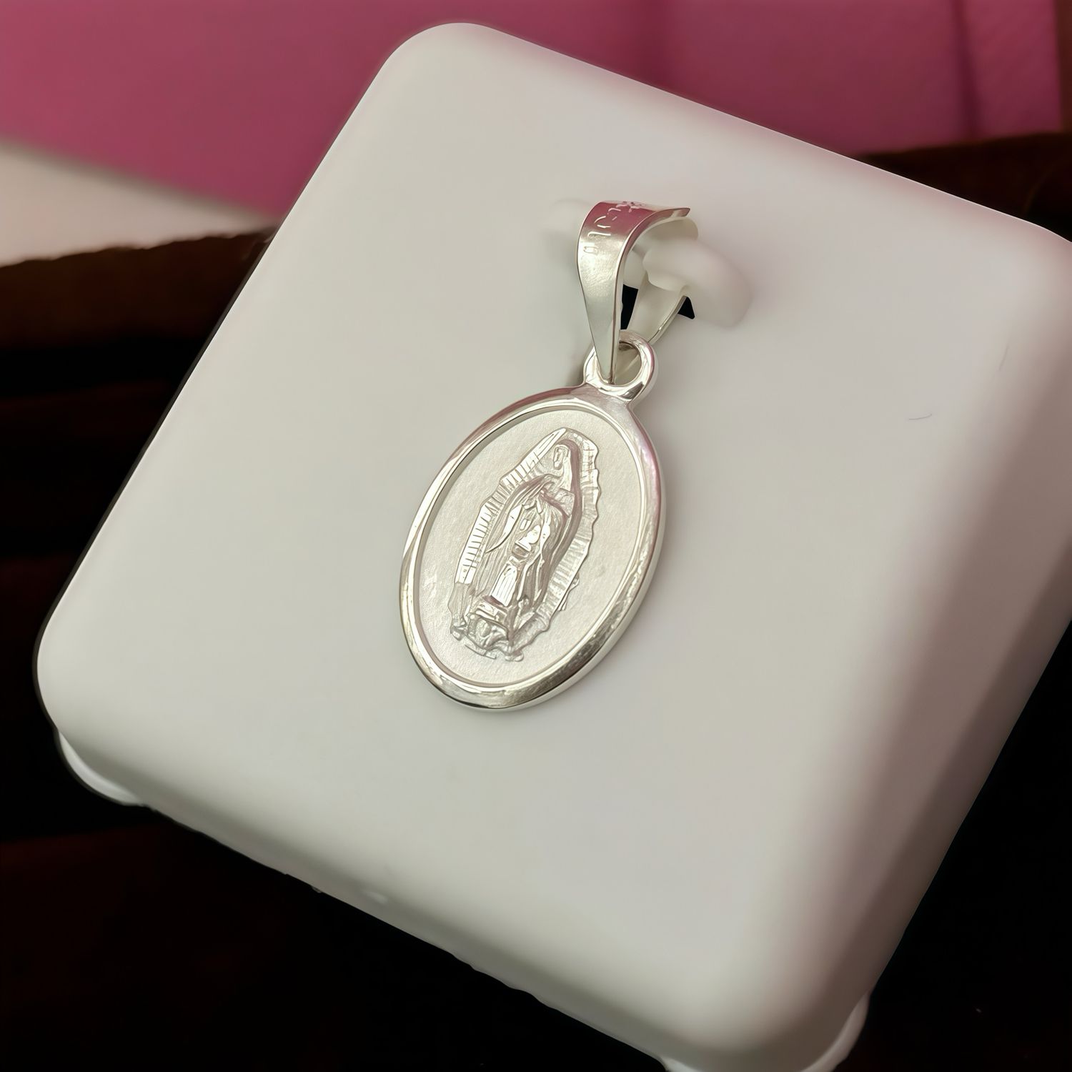 Dije Medalla Virgen de Guadalupe ovalada, mide 2CM, plata Mexicana 925